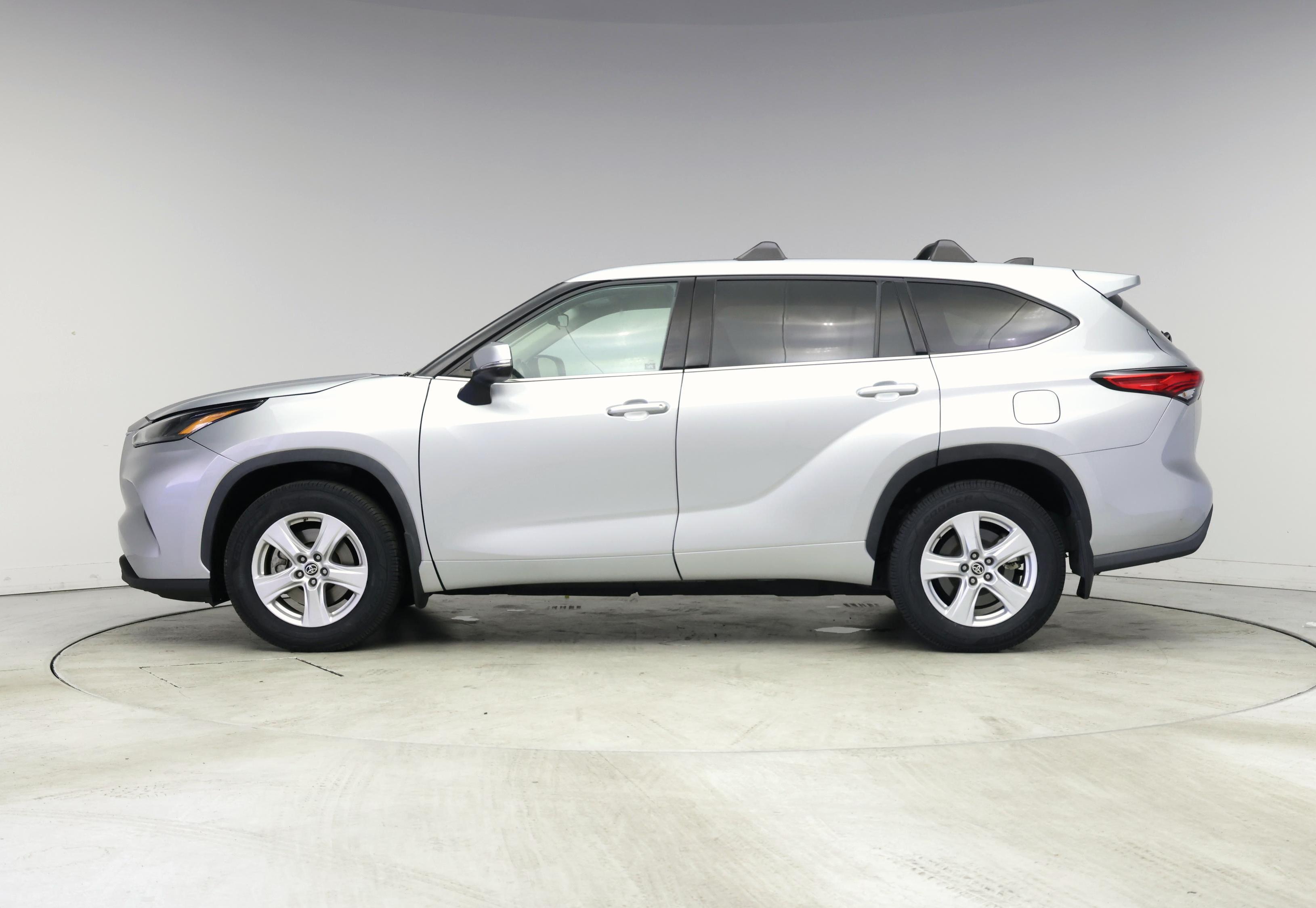 Thumbnail: 2022 Toyota Highlander - 3