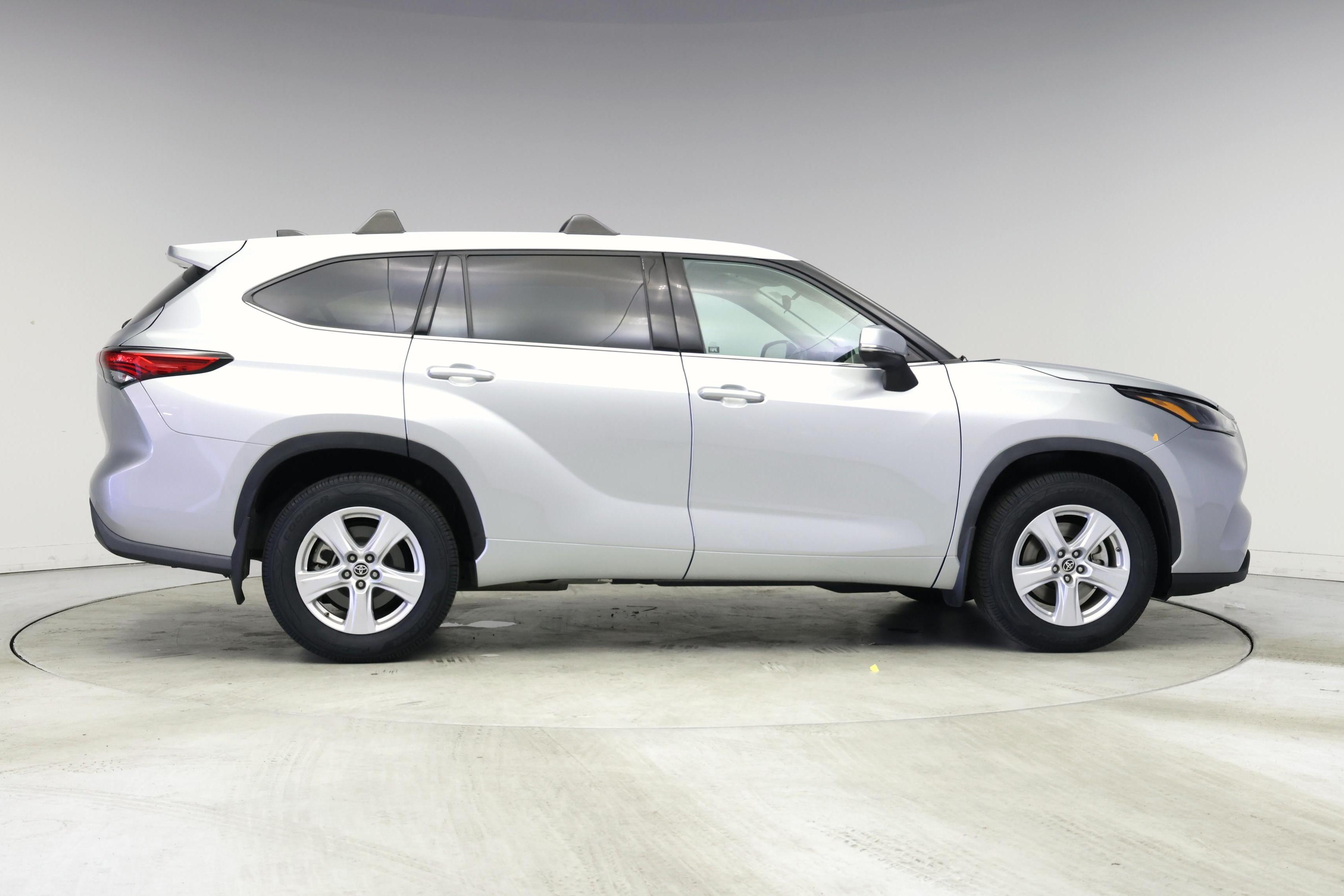 Thumbnail: 2022 Toyota Highlander - 7
