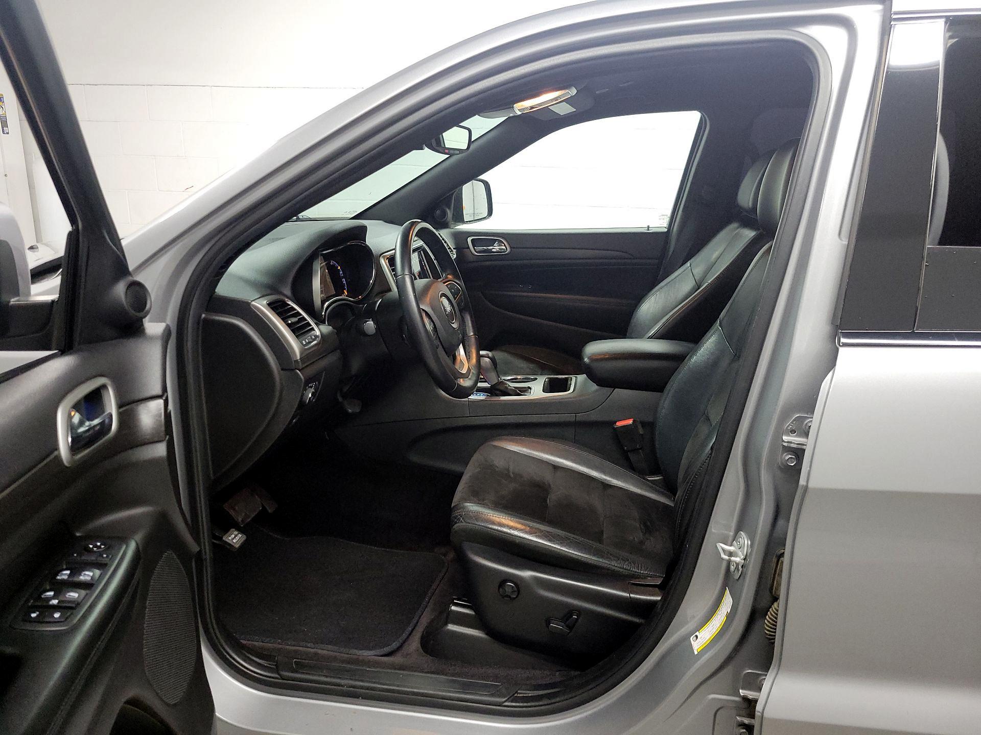 Thumbnail: 2018 Jeep Grand Cherokee - 11