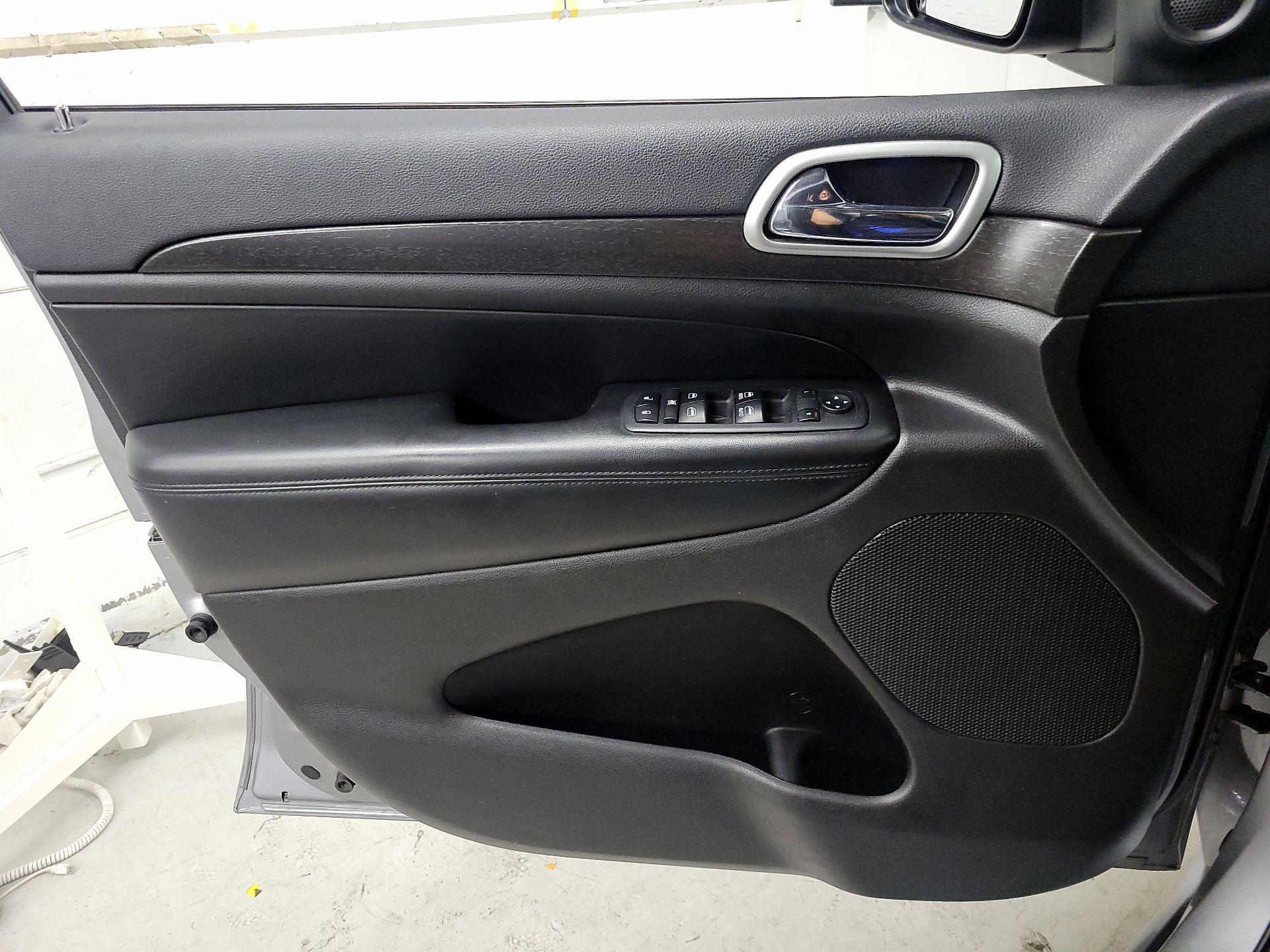 Thumbnail: 2018 Jeep Grand Cherokee - 12