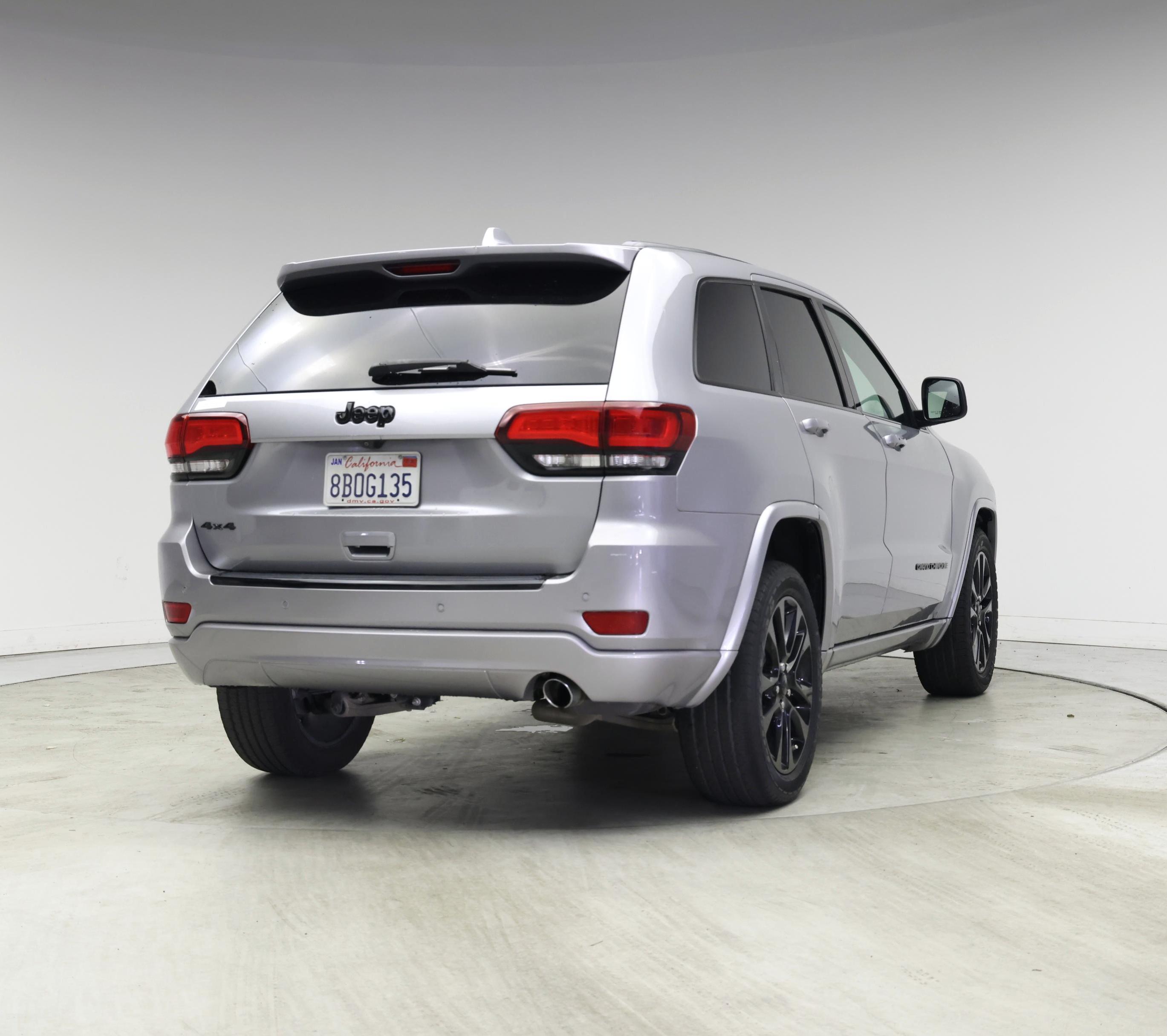 Thumbnail: 2018 Jeep Grand Cherokee - 8