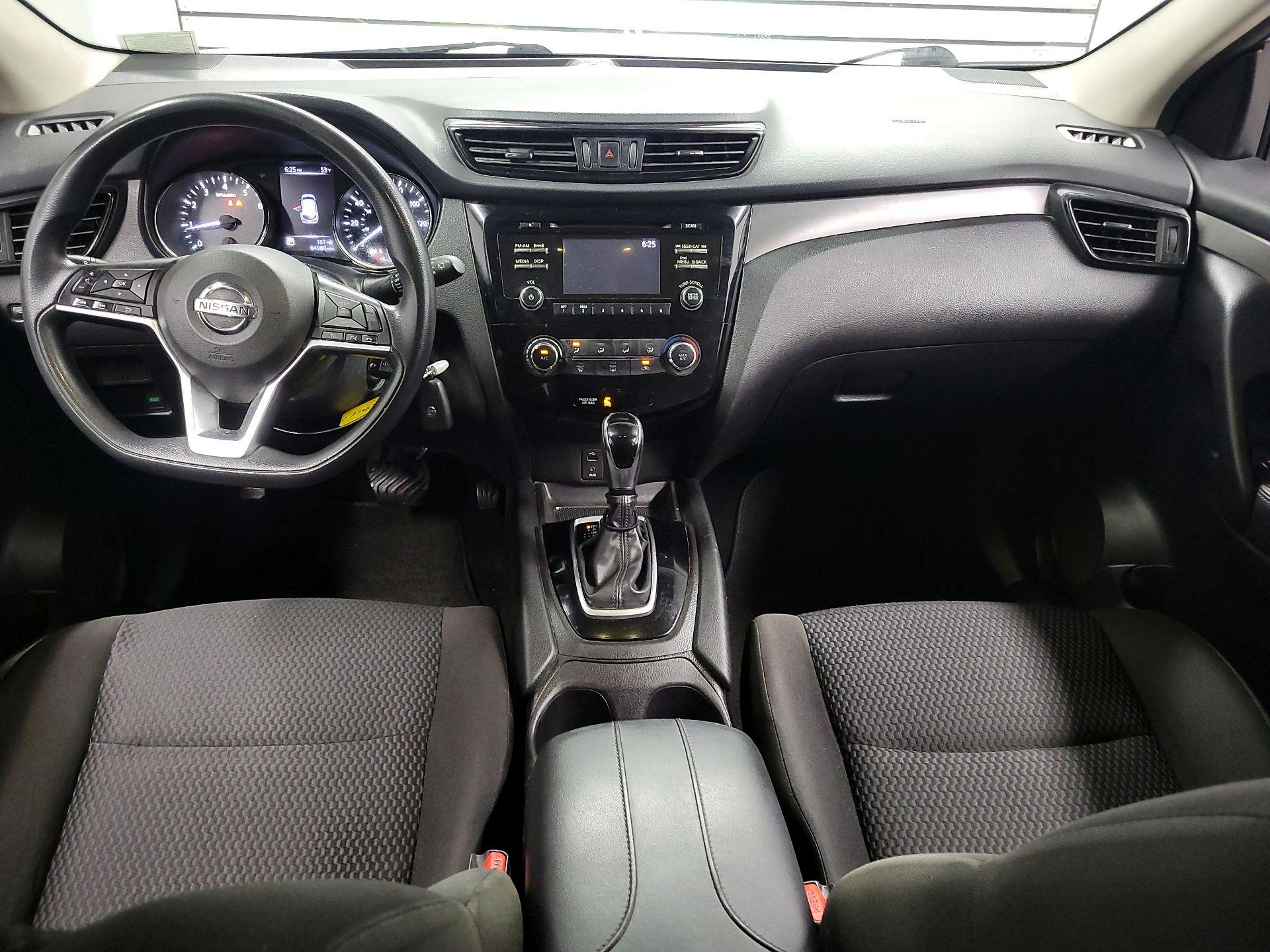 Thumbnail: 2017 Nissan Rogue Sport - 9