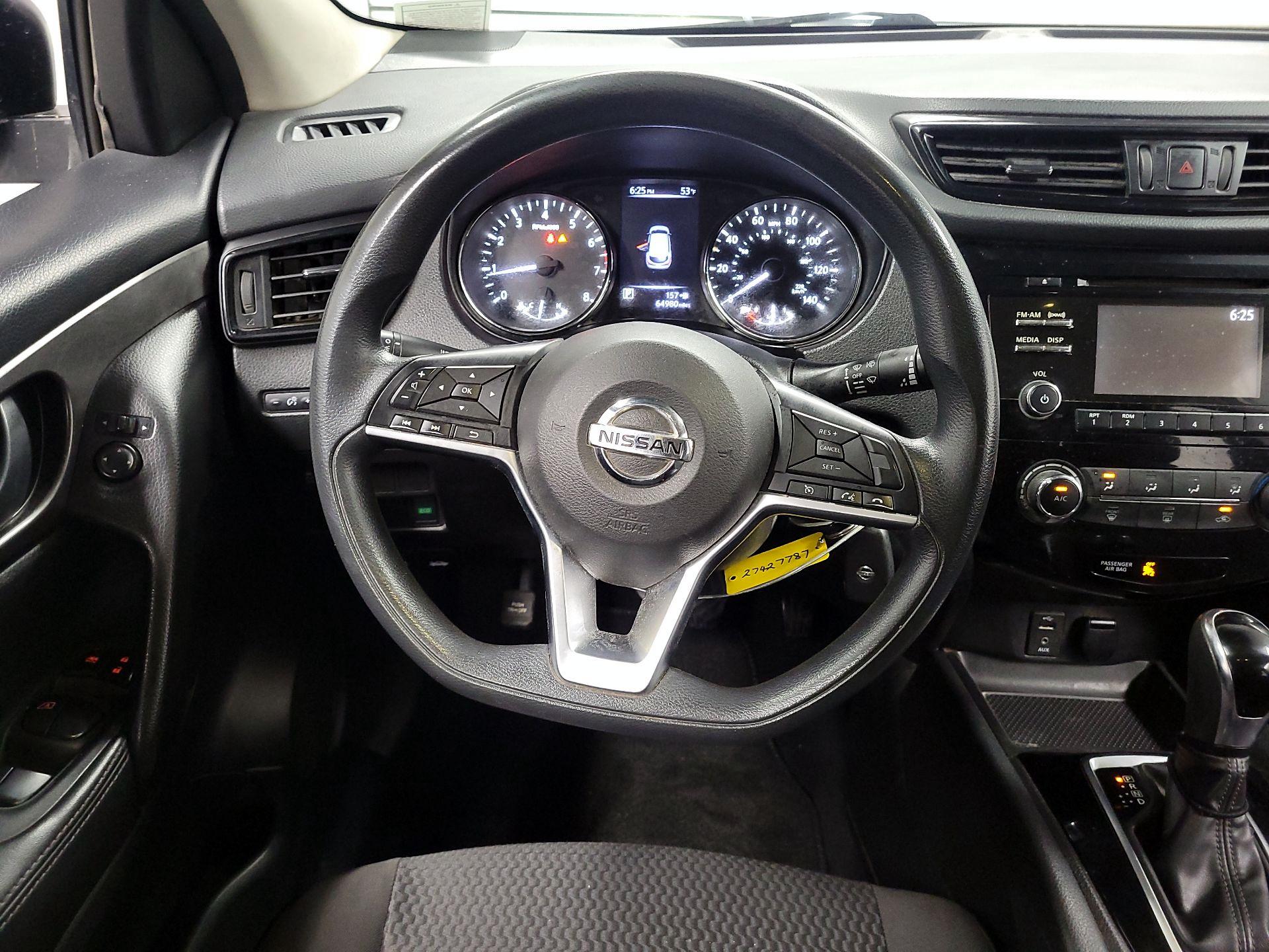 Thumbnail: 2017 Nissan Rogue Sport - 10