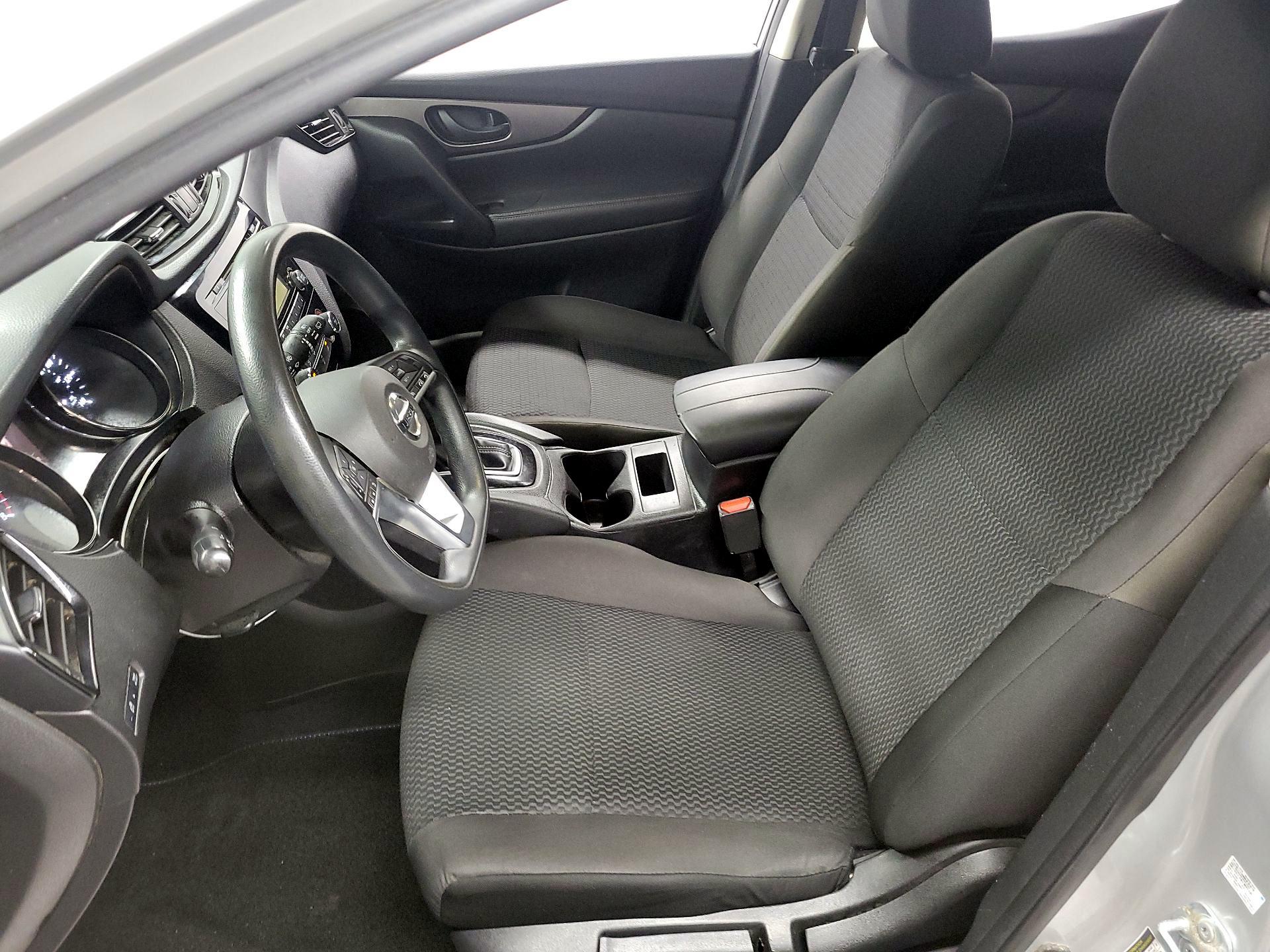 Thumbnail: 2017 Nissan Rogue Sport - 11