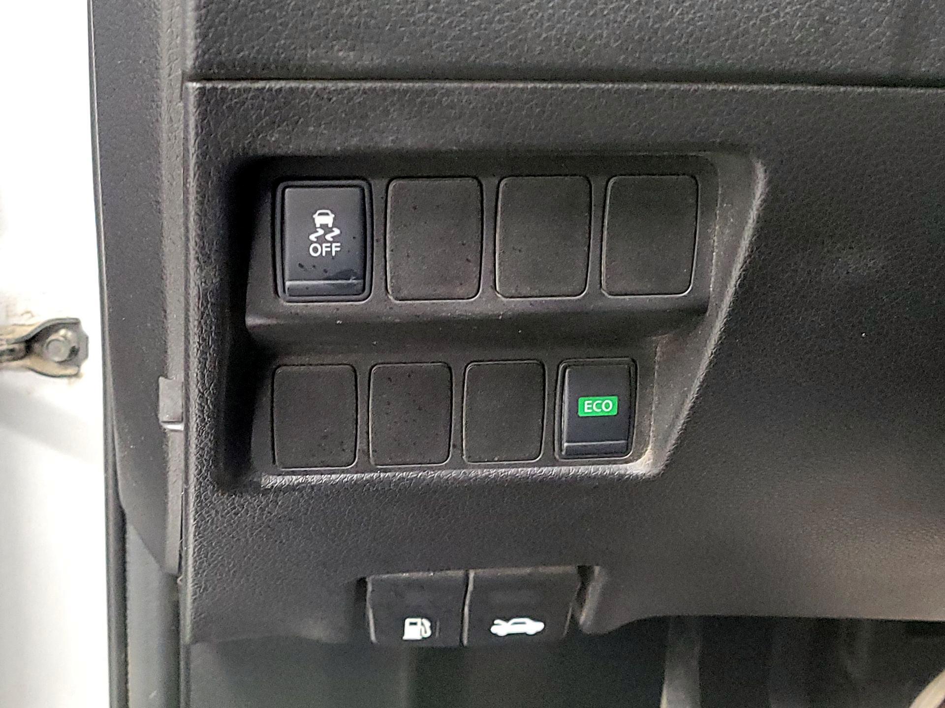 Thumbnail: 2017 Nissan Rogue Sport - 13