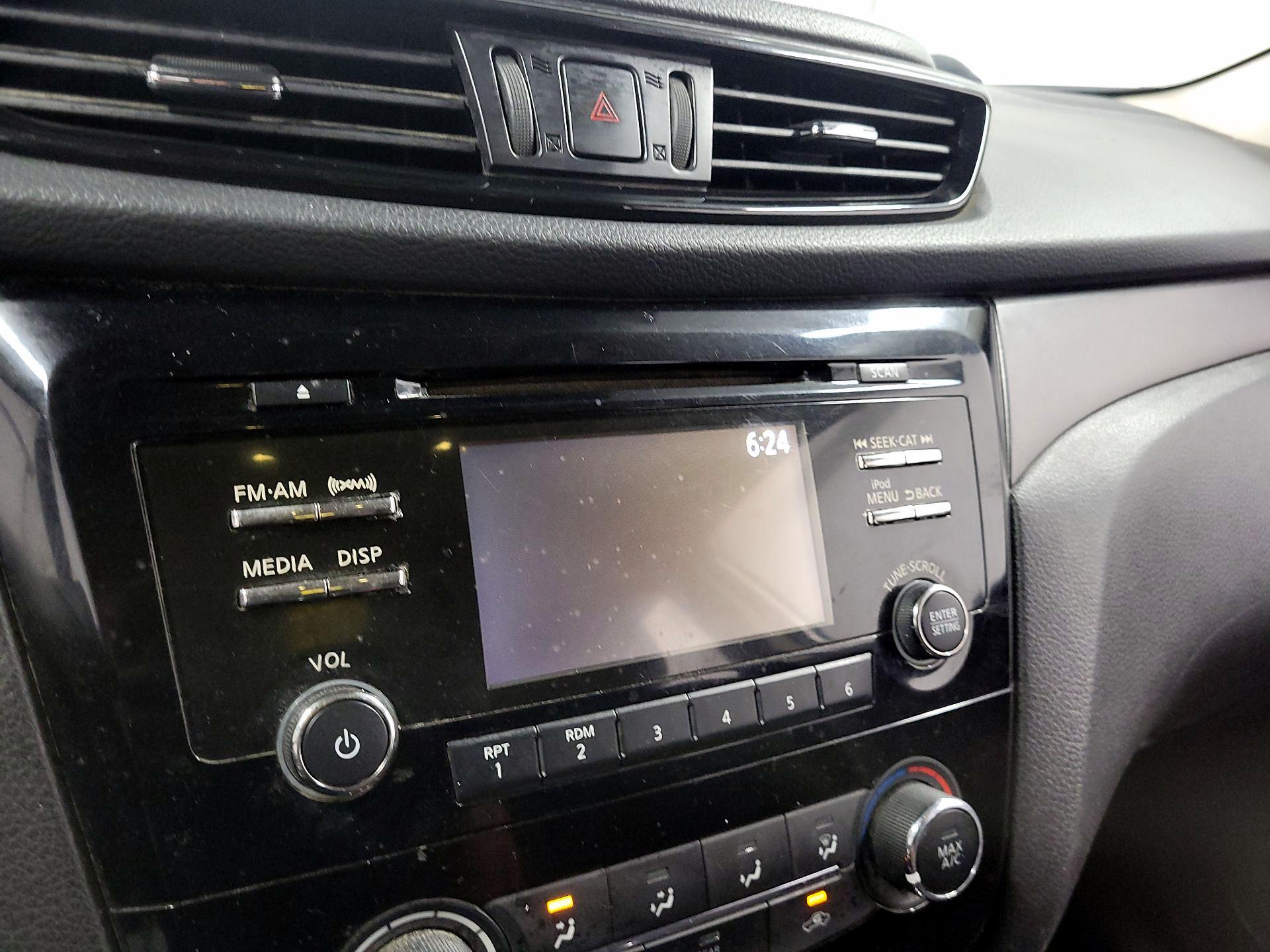 Thumbnail: 2017 Nissan Rogue Sport - 15