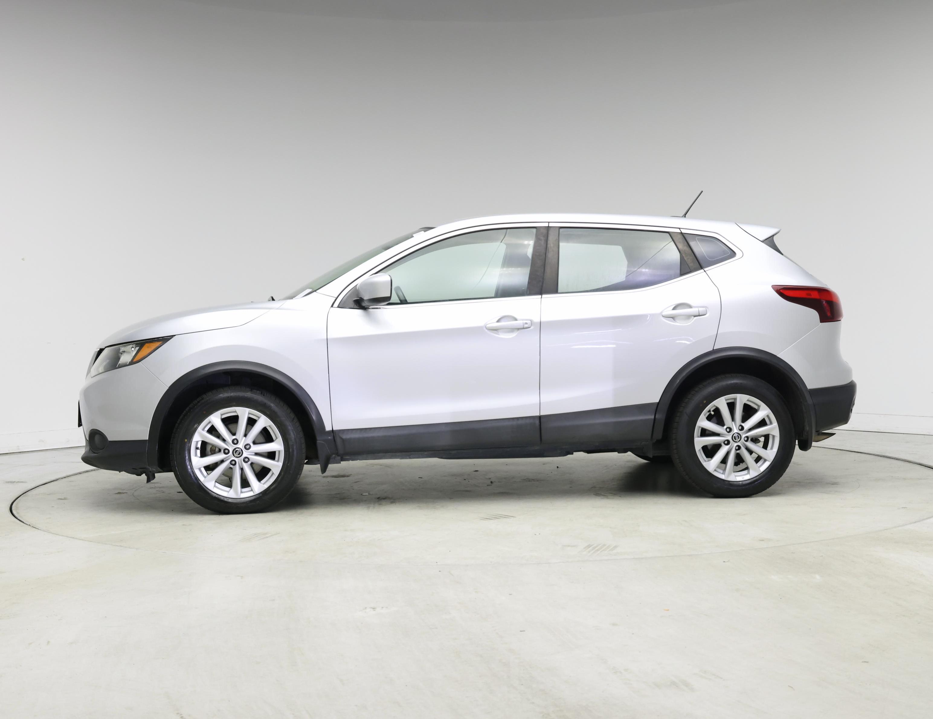 Thumbnail: 2017 Nissan Rogue Sport - 3