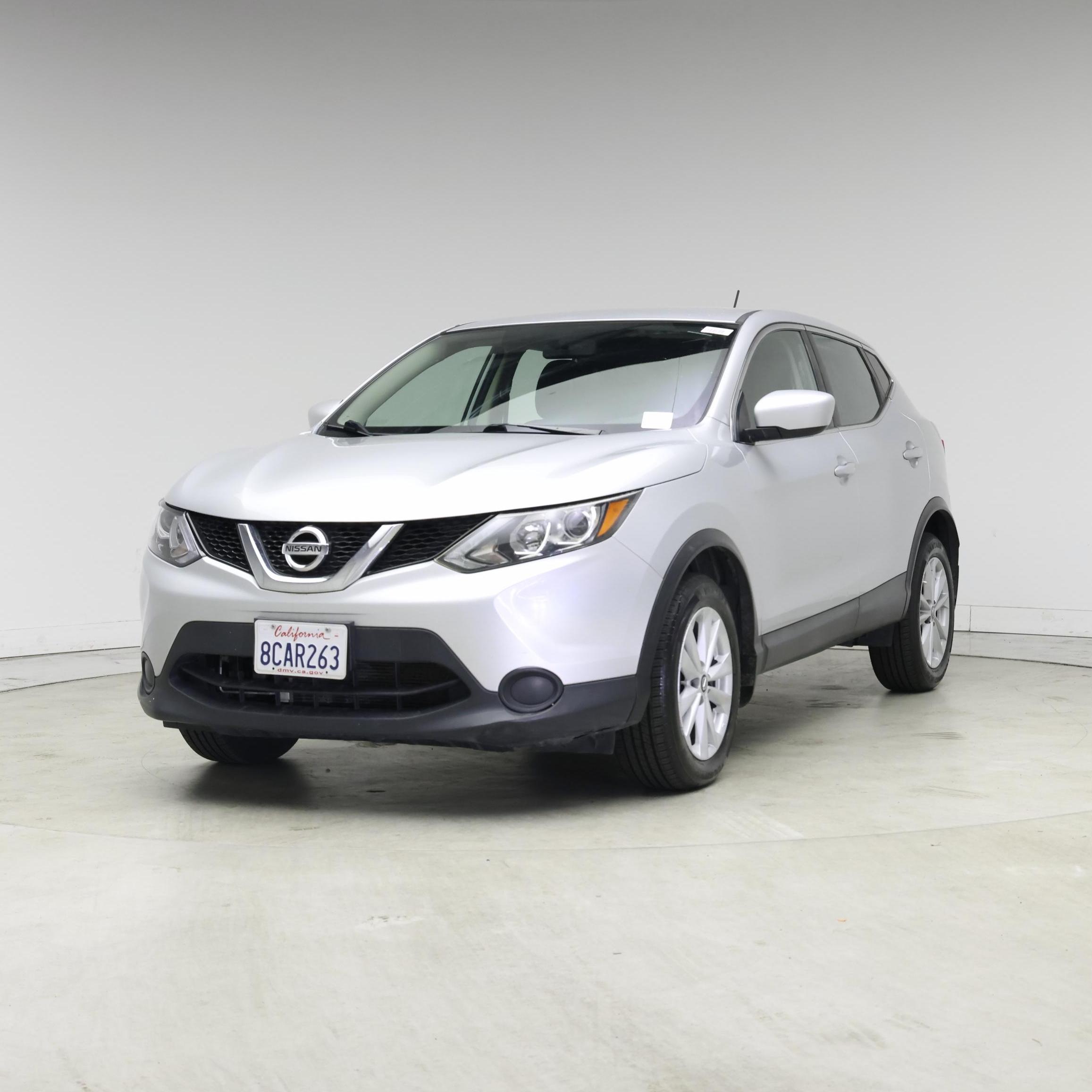 Thumbnail: 2017 Nissan Rogue Sport - 4