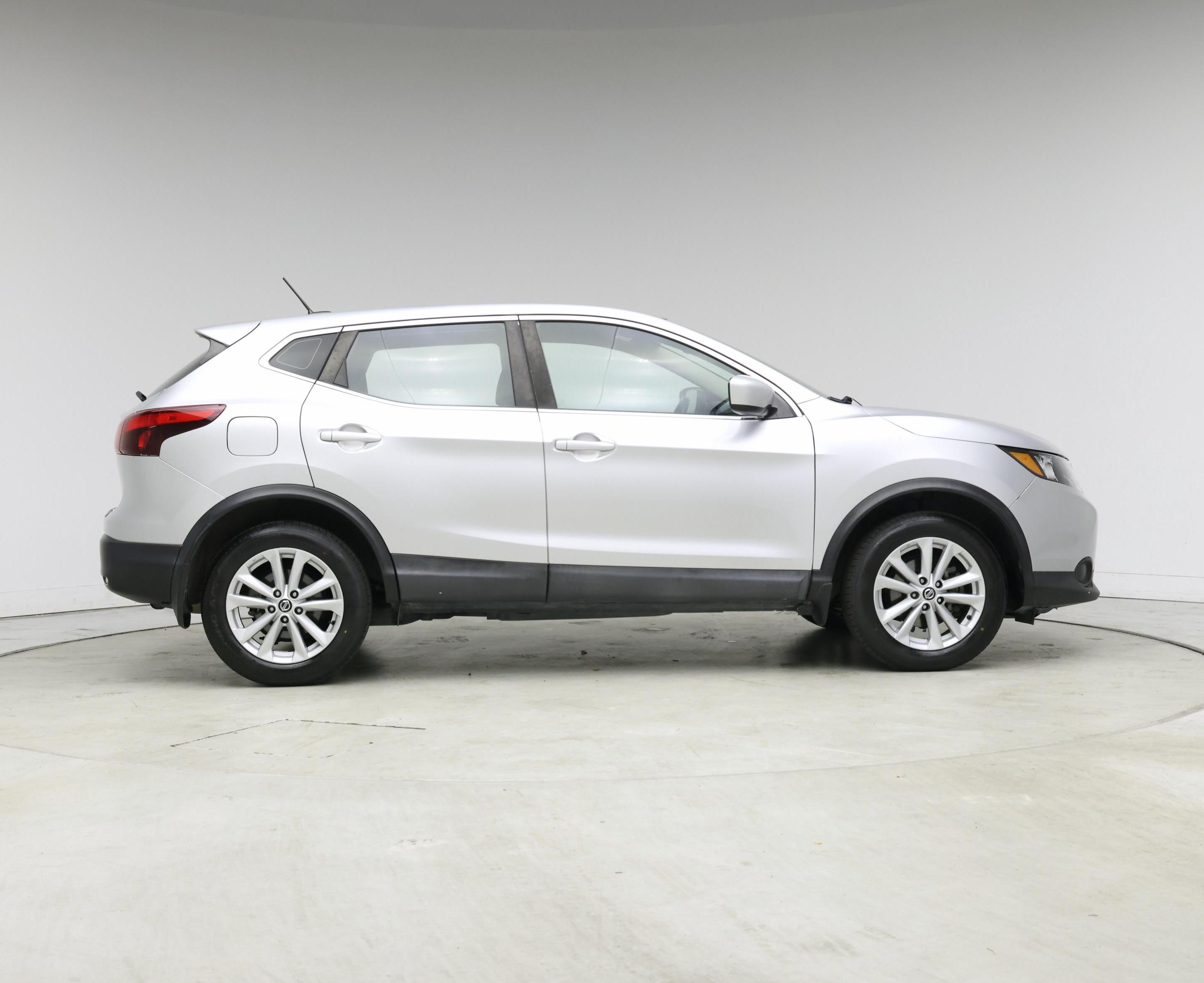 Thumbnail: 2017 Nissan Rogue Sport - 7