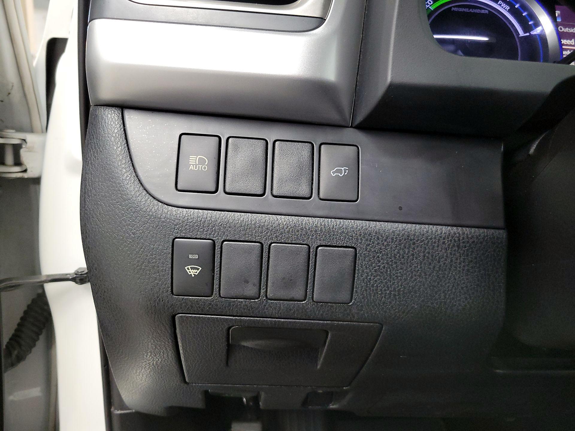 Thumbnail: 2019 Toyota Highlander - 13