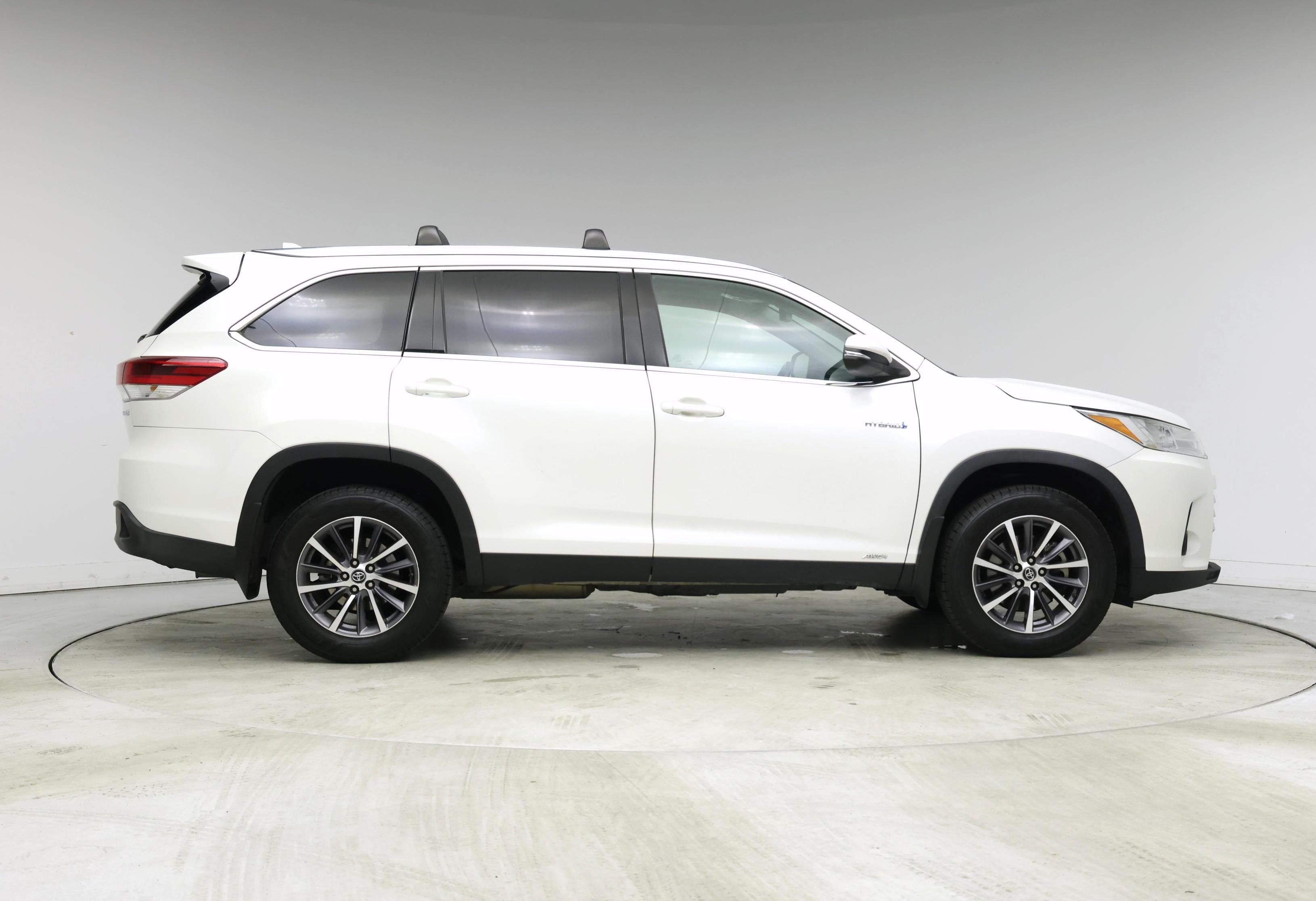 Thumbnail: 2019 Toyota Highlander - 7
