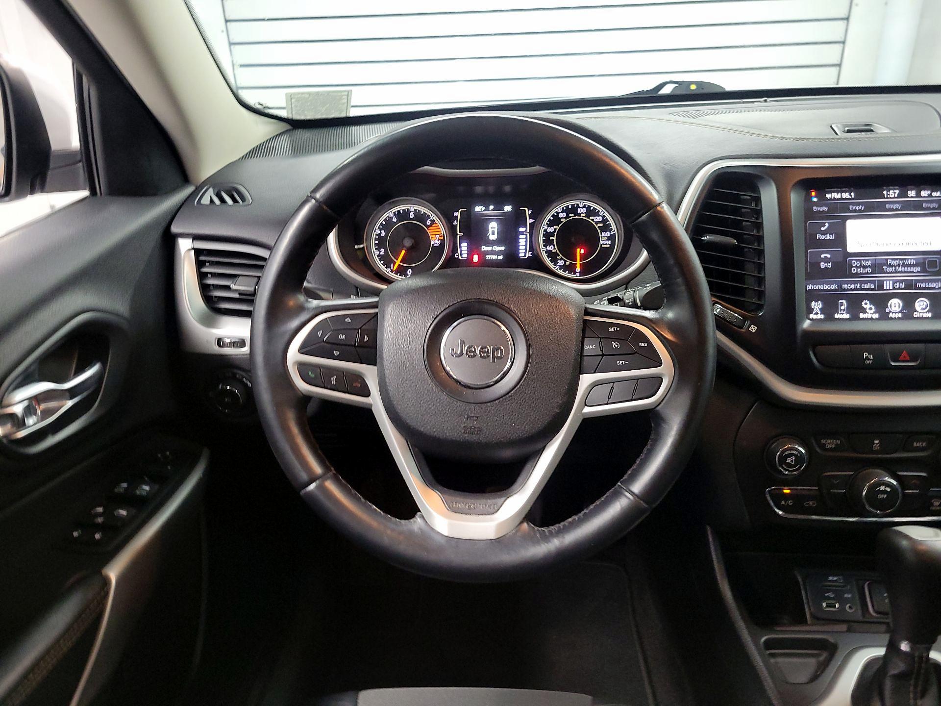 Thumbnail: 2018 Jeep Cherokee - 10