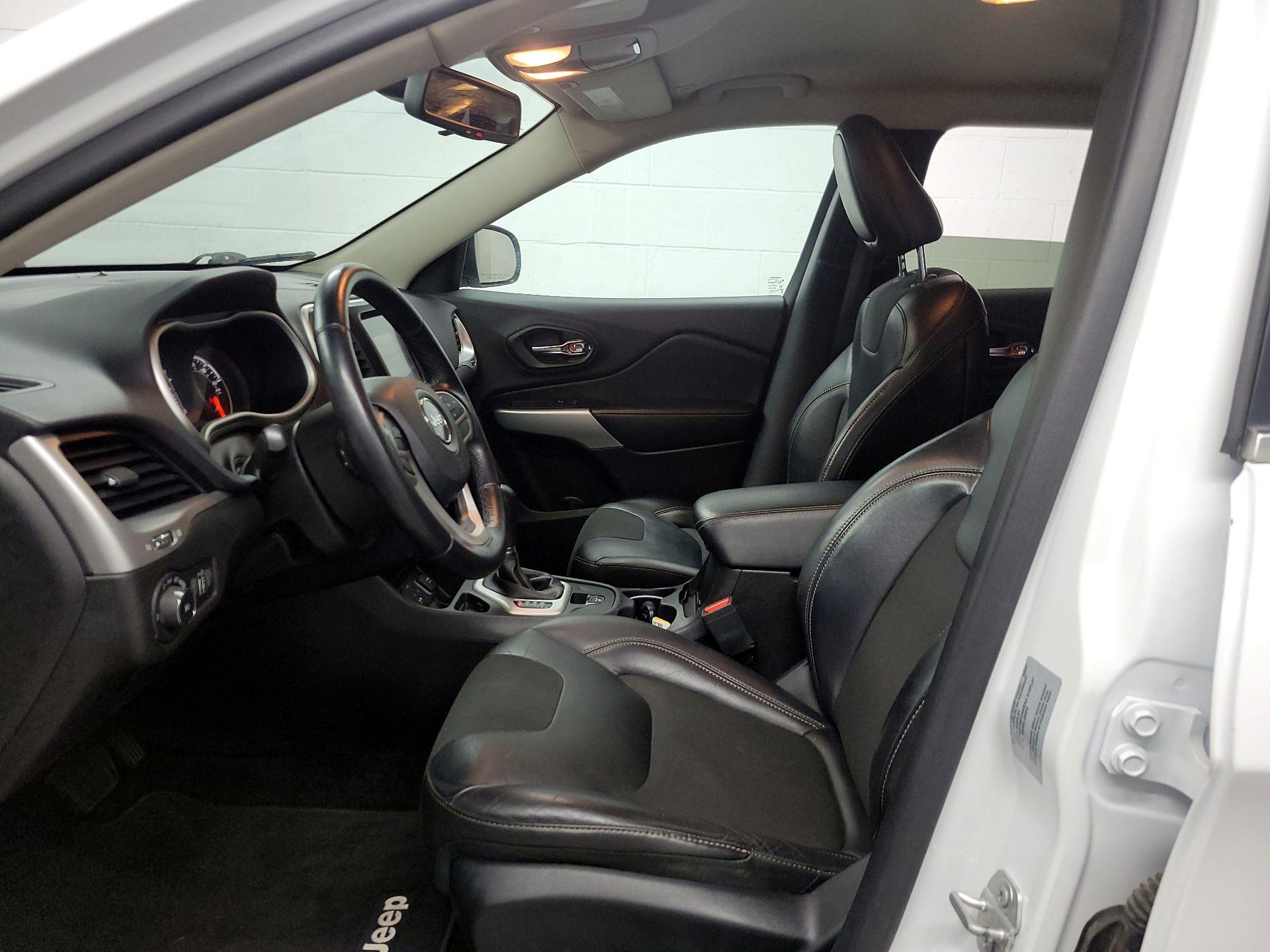 Thumbnail: 2018 Jeep Cherokee - 11