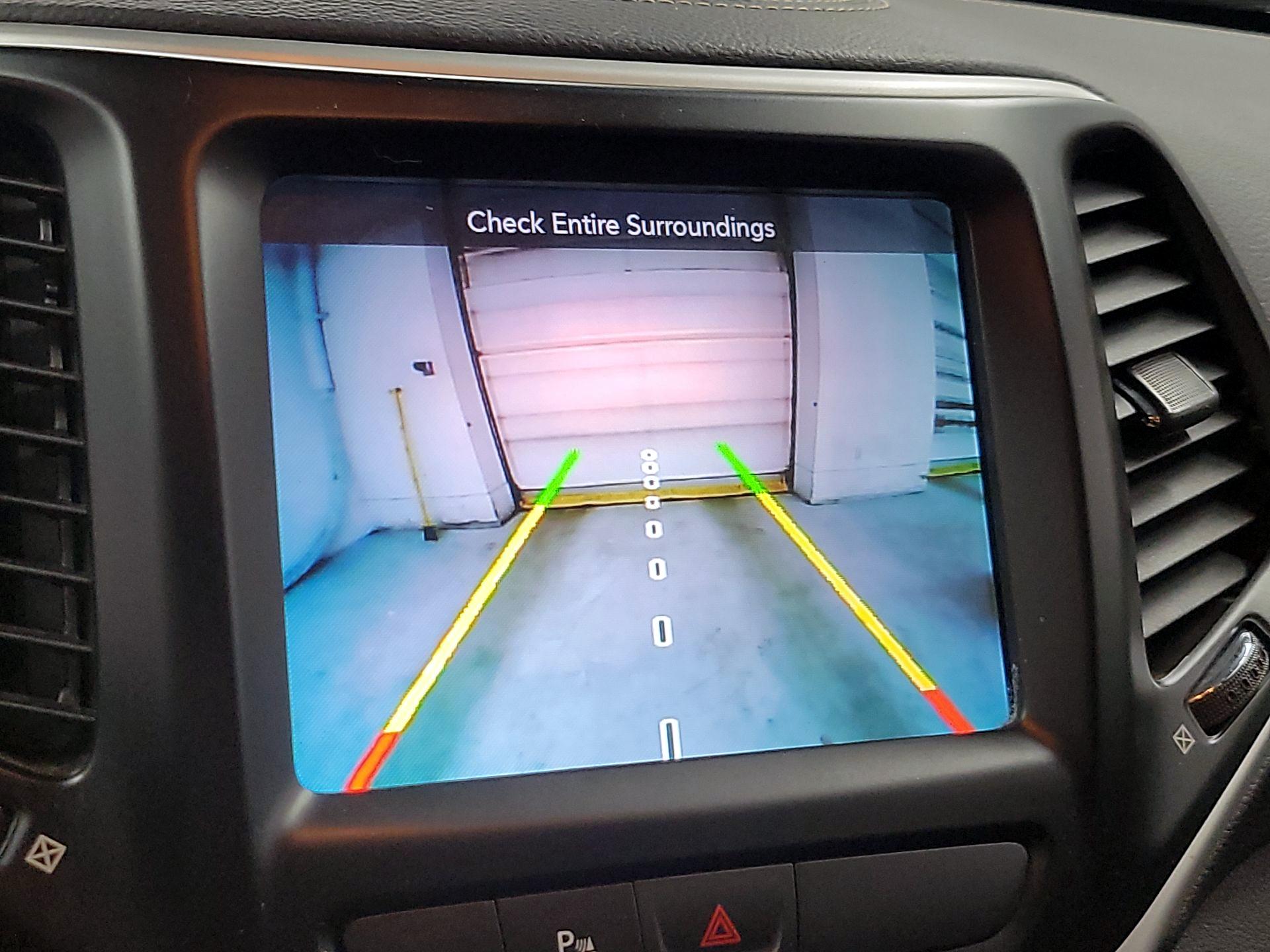 Thumbnail: 2018 Jeep Cherokee - 13