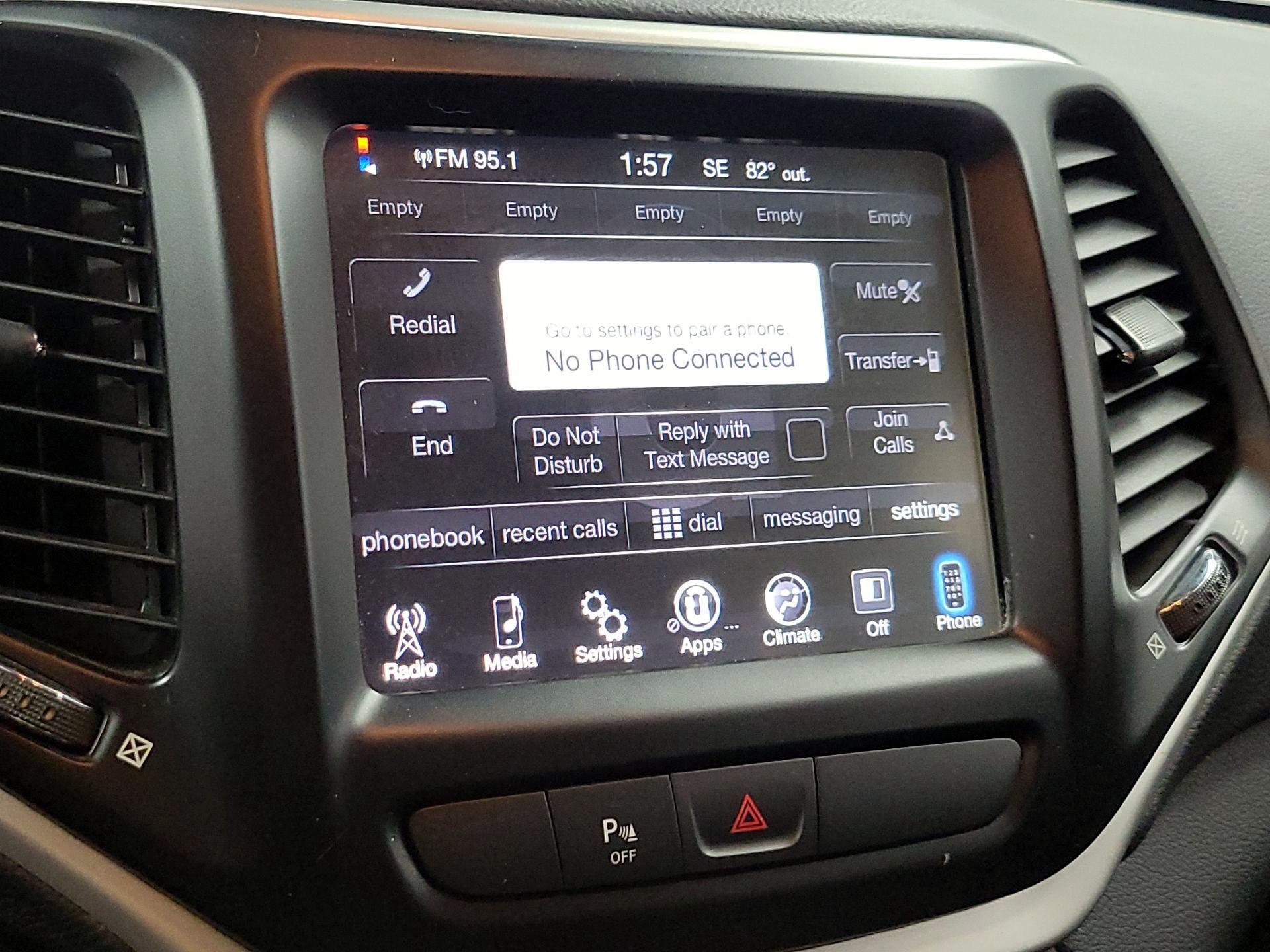 Thumbnail: 2018 Jeep Cherokee - 14