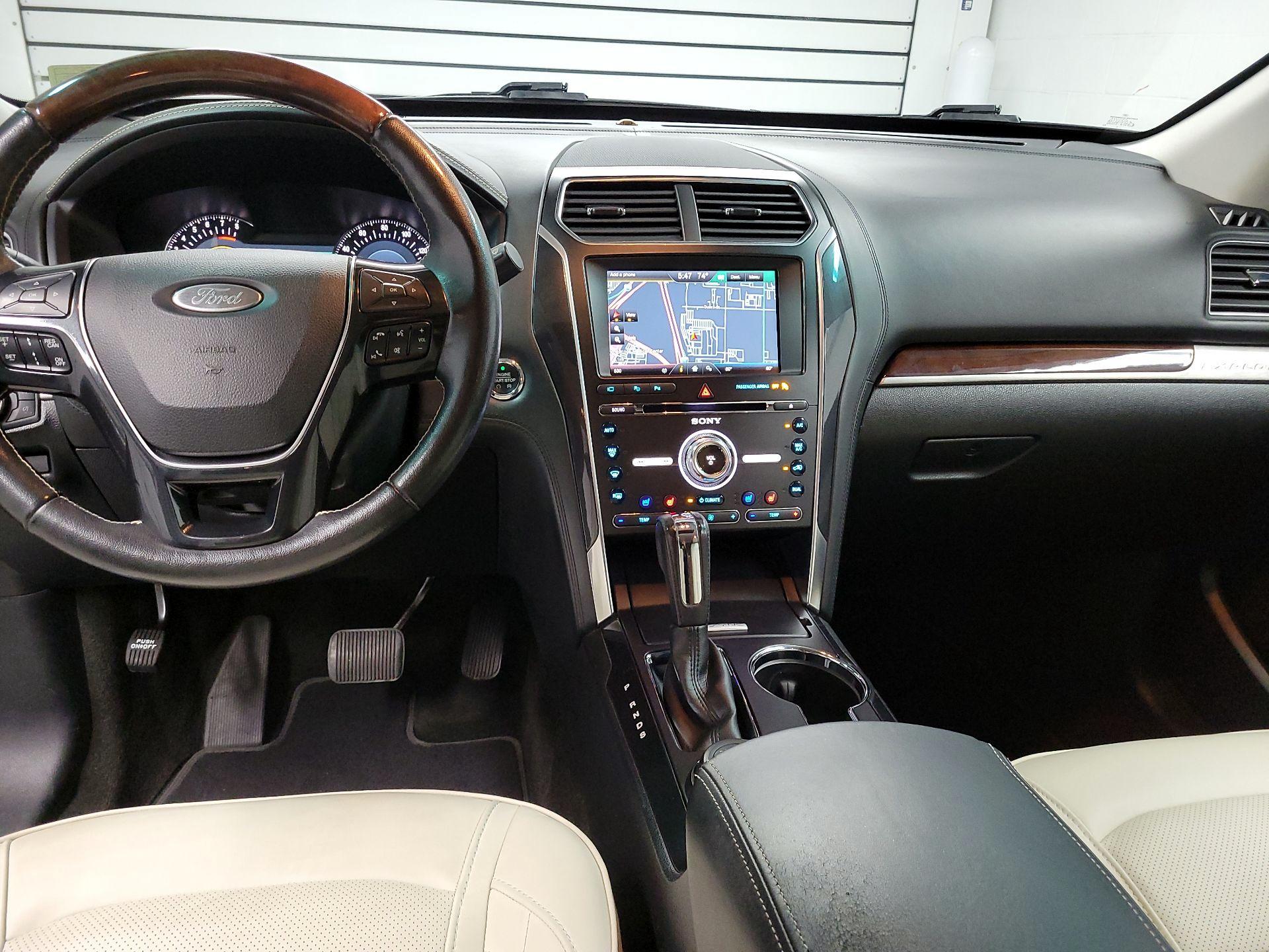 Thumbnail: 2016 Ford Explorer - 9