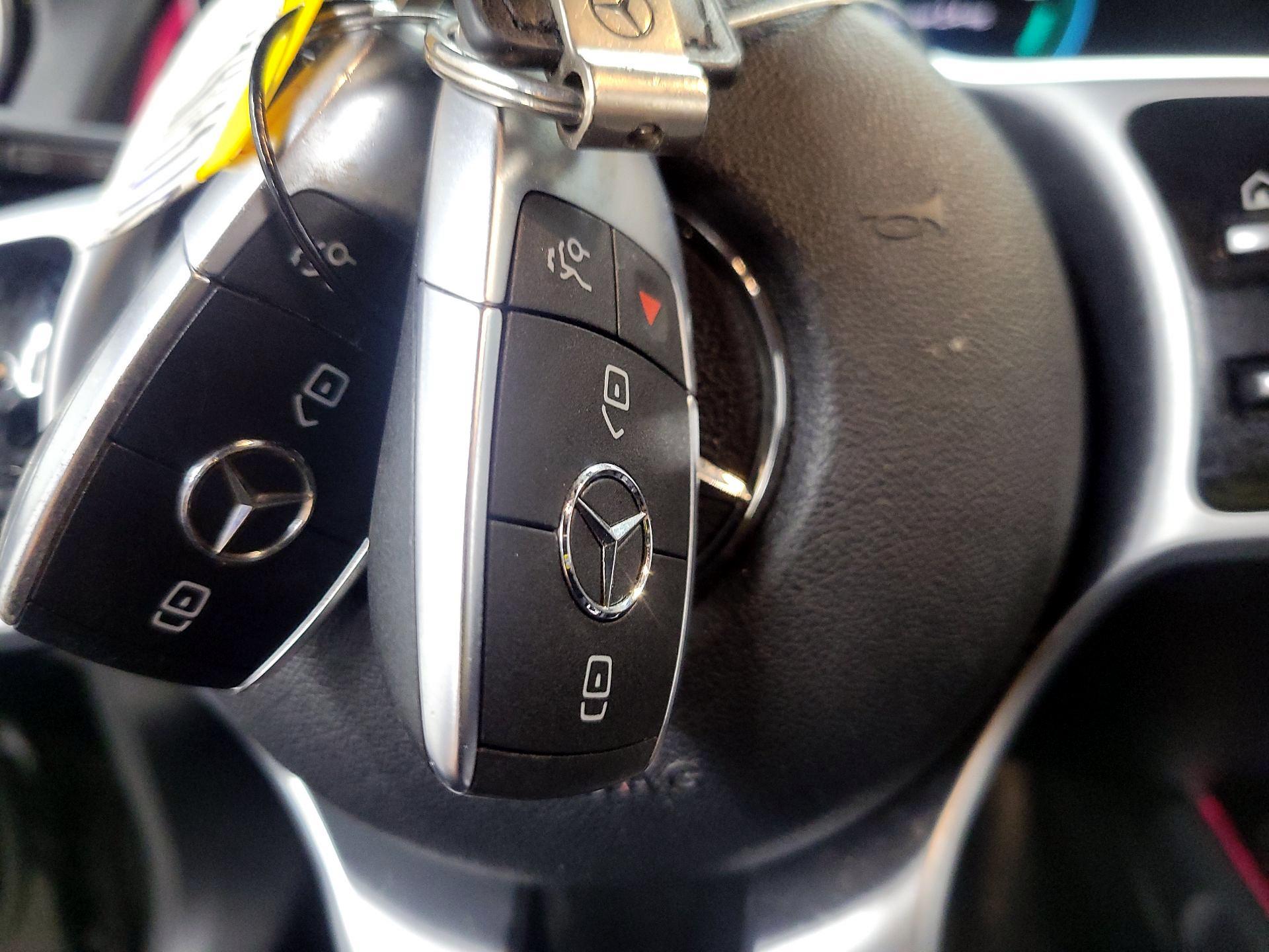 Thumbnail: 2020 Mercedes-Benz GLB - 20