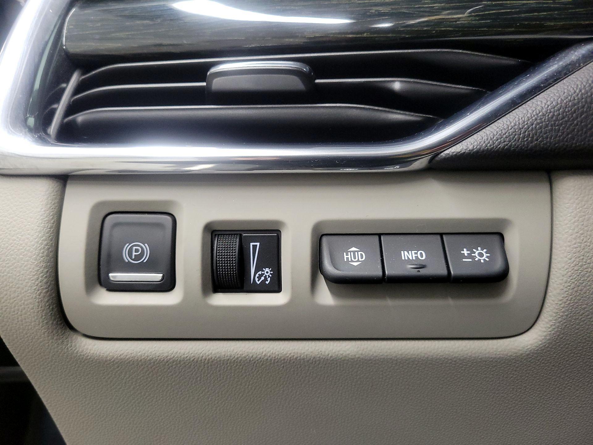 Thumbnail: 2021 Cadillac XT4 - 13