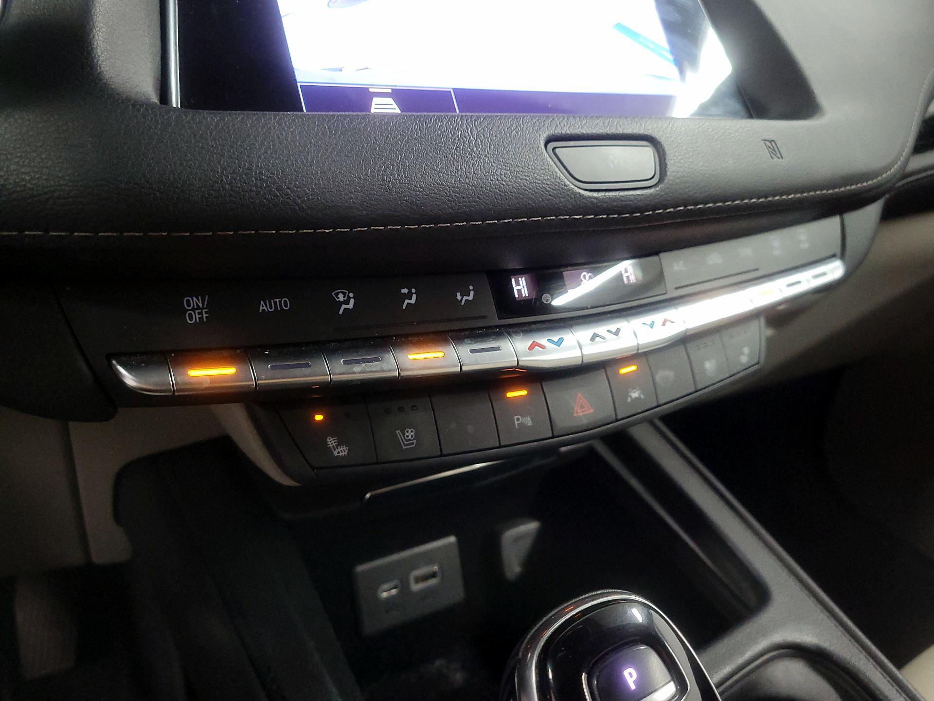 Thumbnail: 2021 Cadillac XT4 - 16