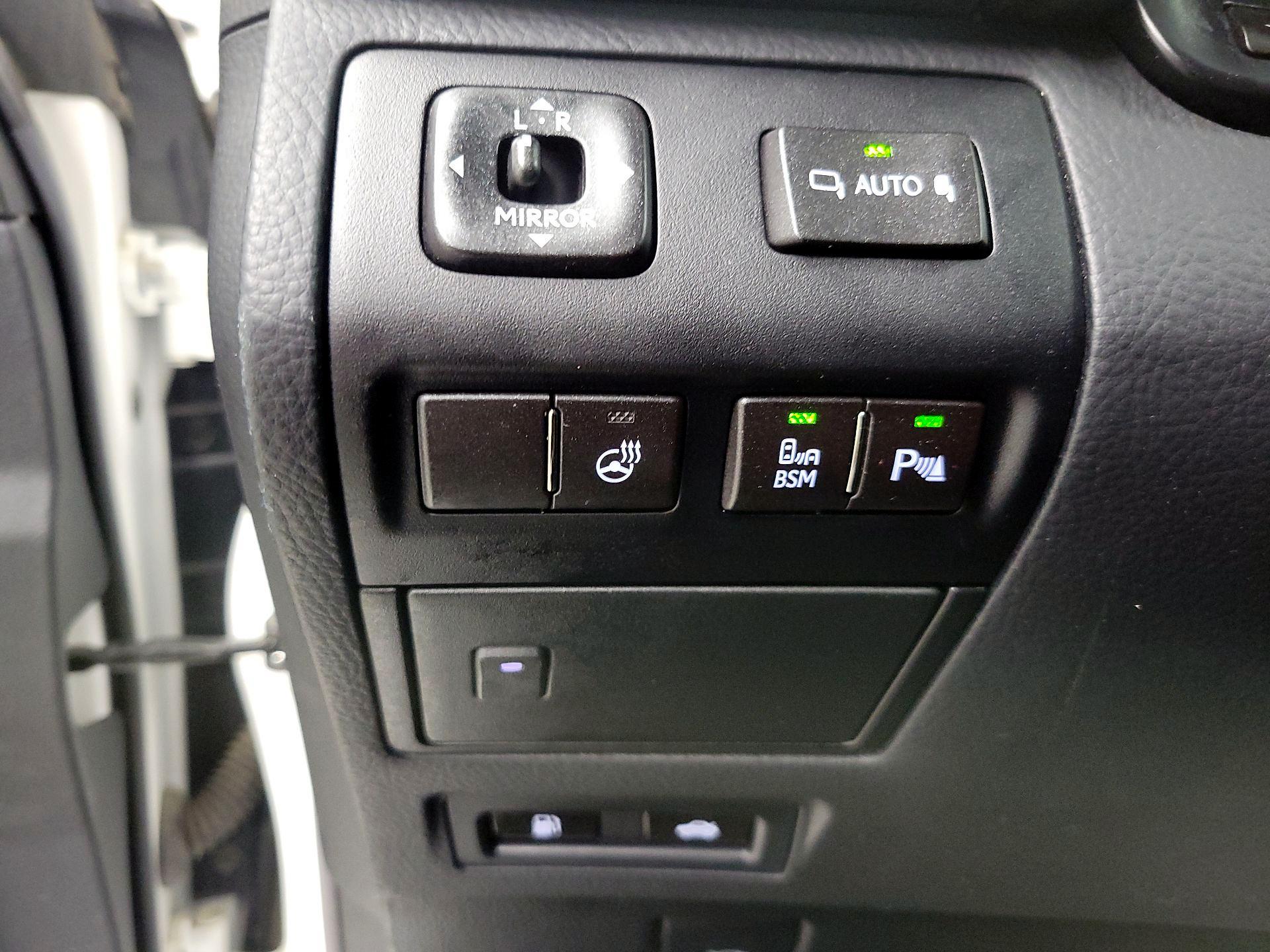 Thumbnail: 2015 Lexus LS - 13