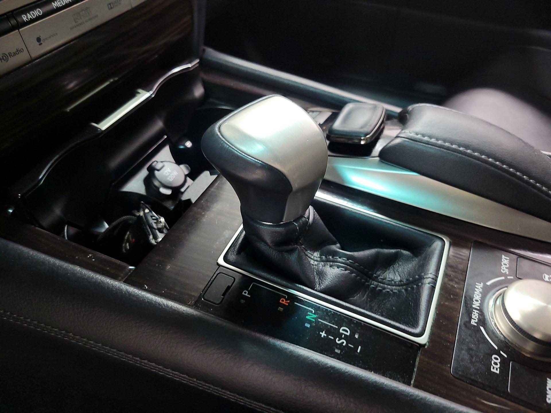 Thumbnail: 2015 Lexus LS - 18