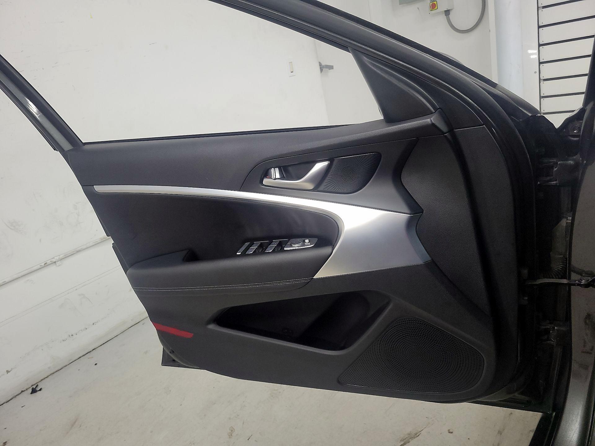 Thumbnail: 2023 Genesis G70 - 12