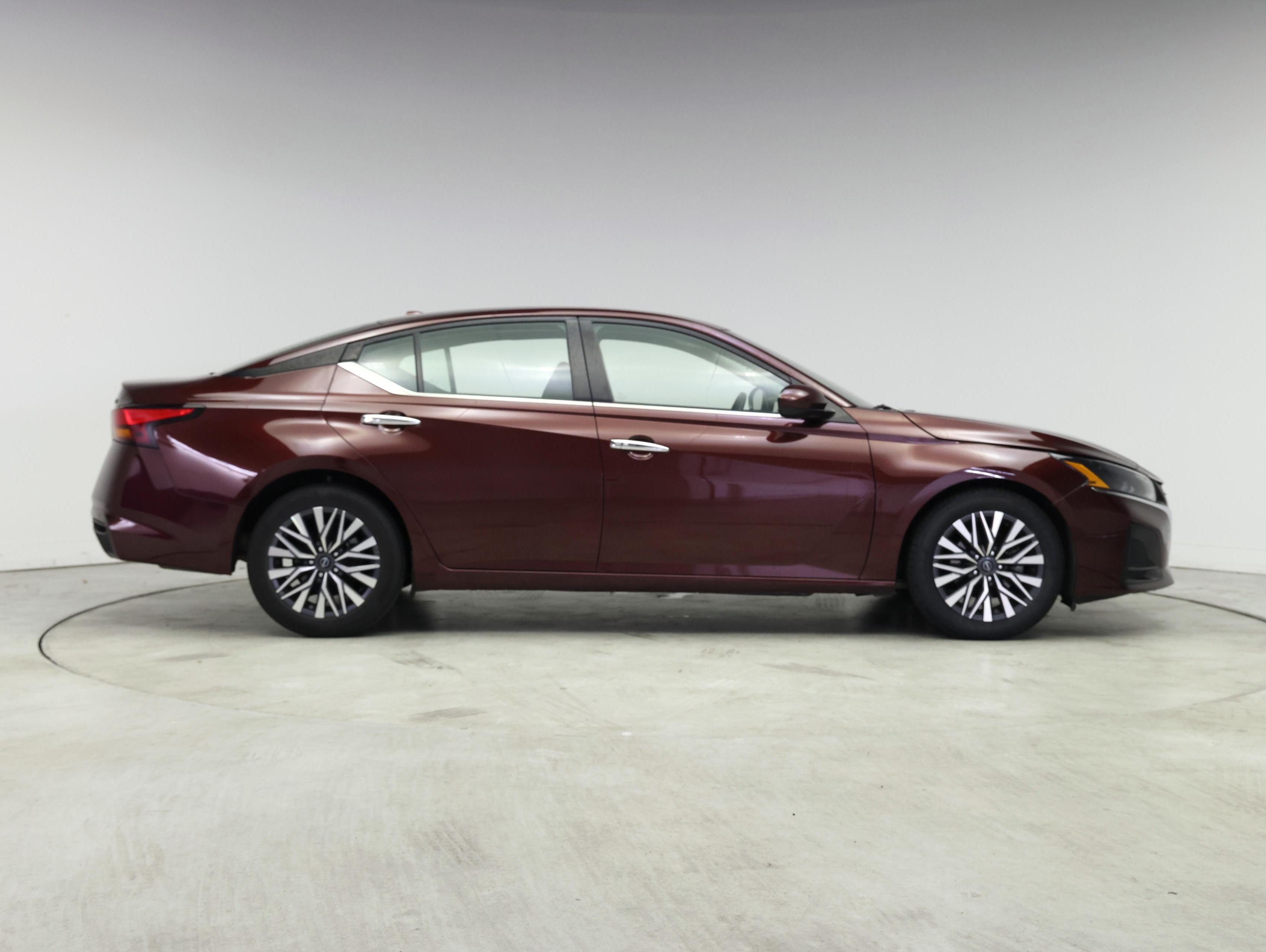 Thumbnail: 2023 Nissan Altima - 7