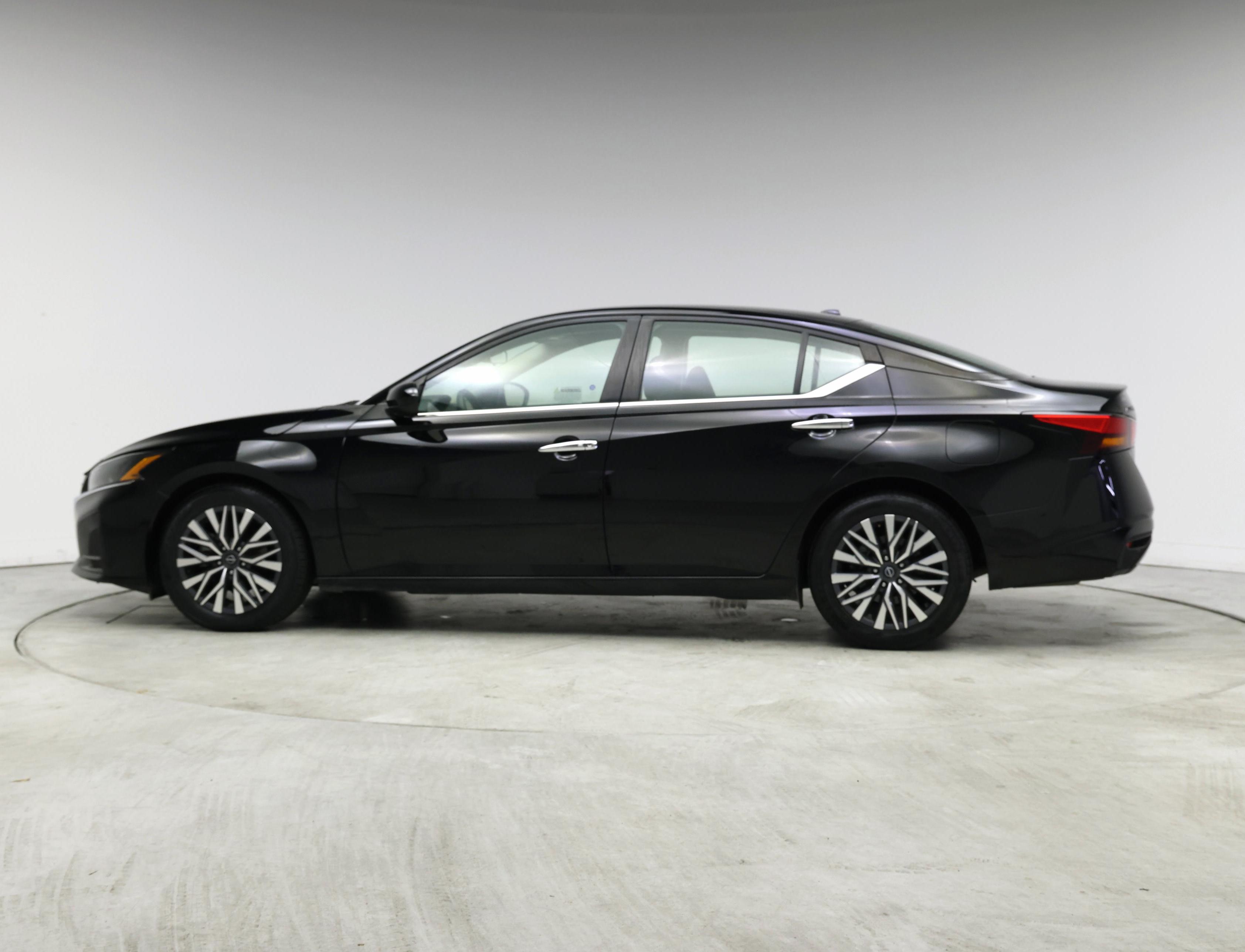 Thumbnail: 2023 Nissan Altima - 3