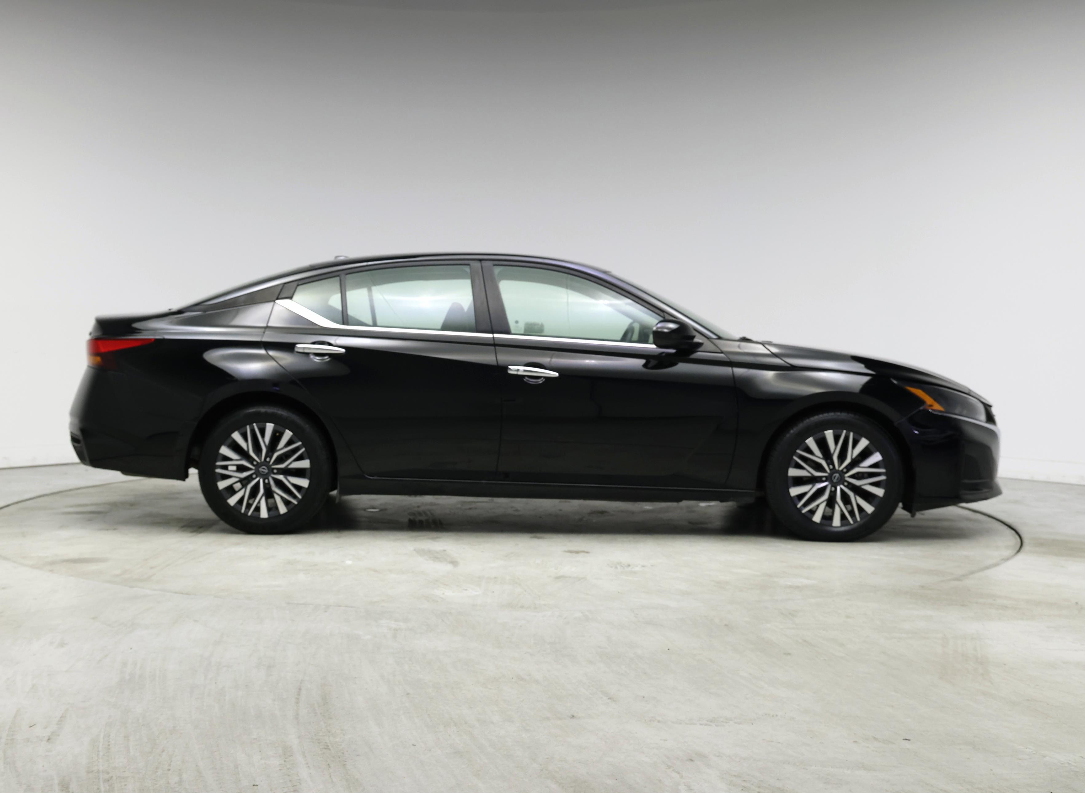 Thumbnail: 2023 Nissan Altima - 7
