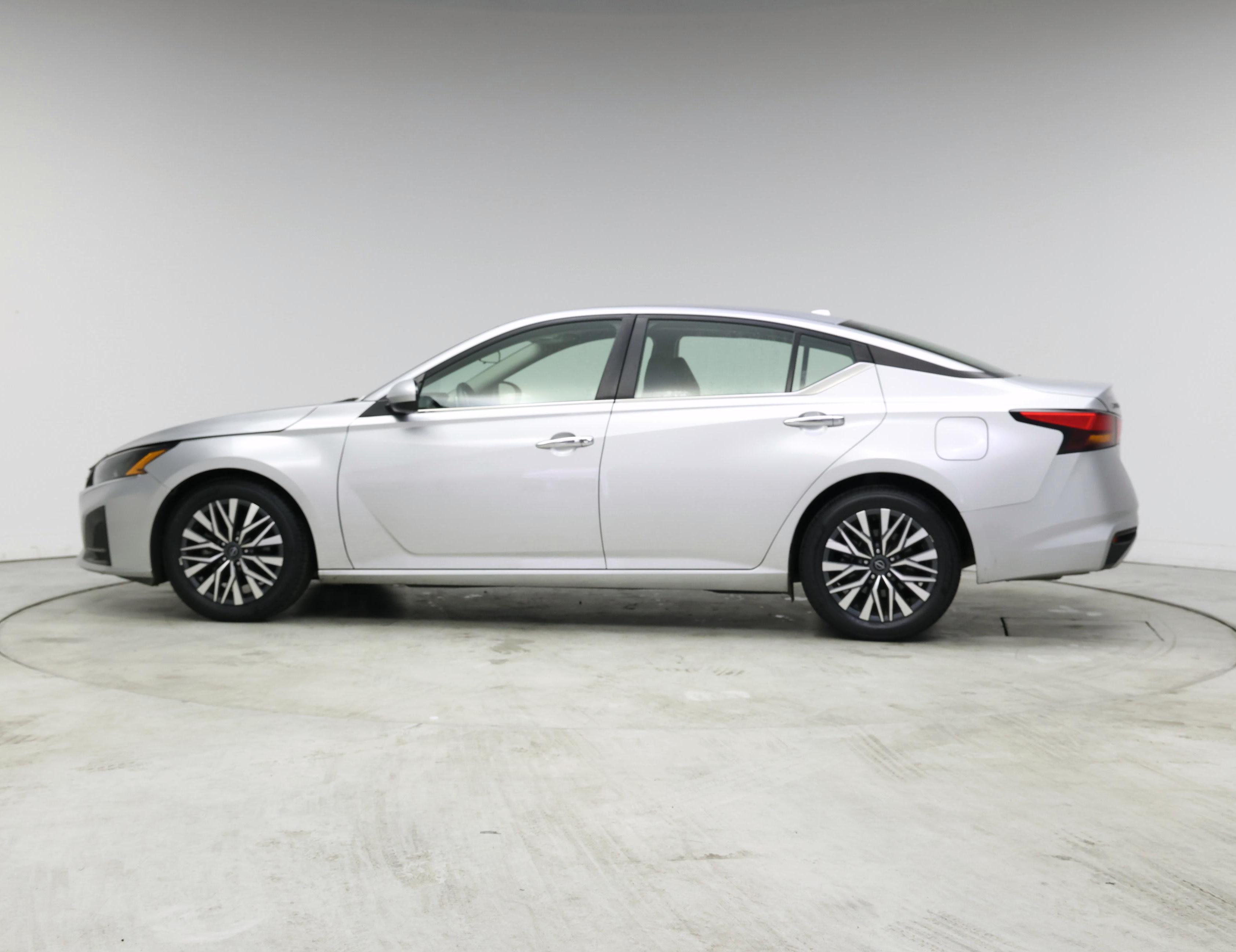 Thumbnail: 2023 Nissan Altima - 3