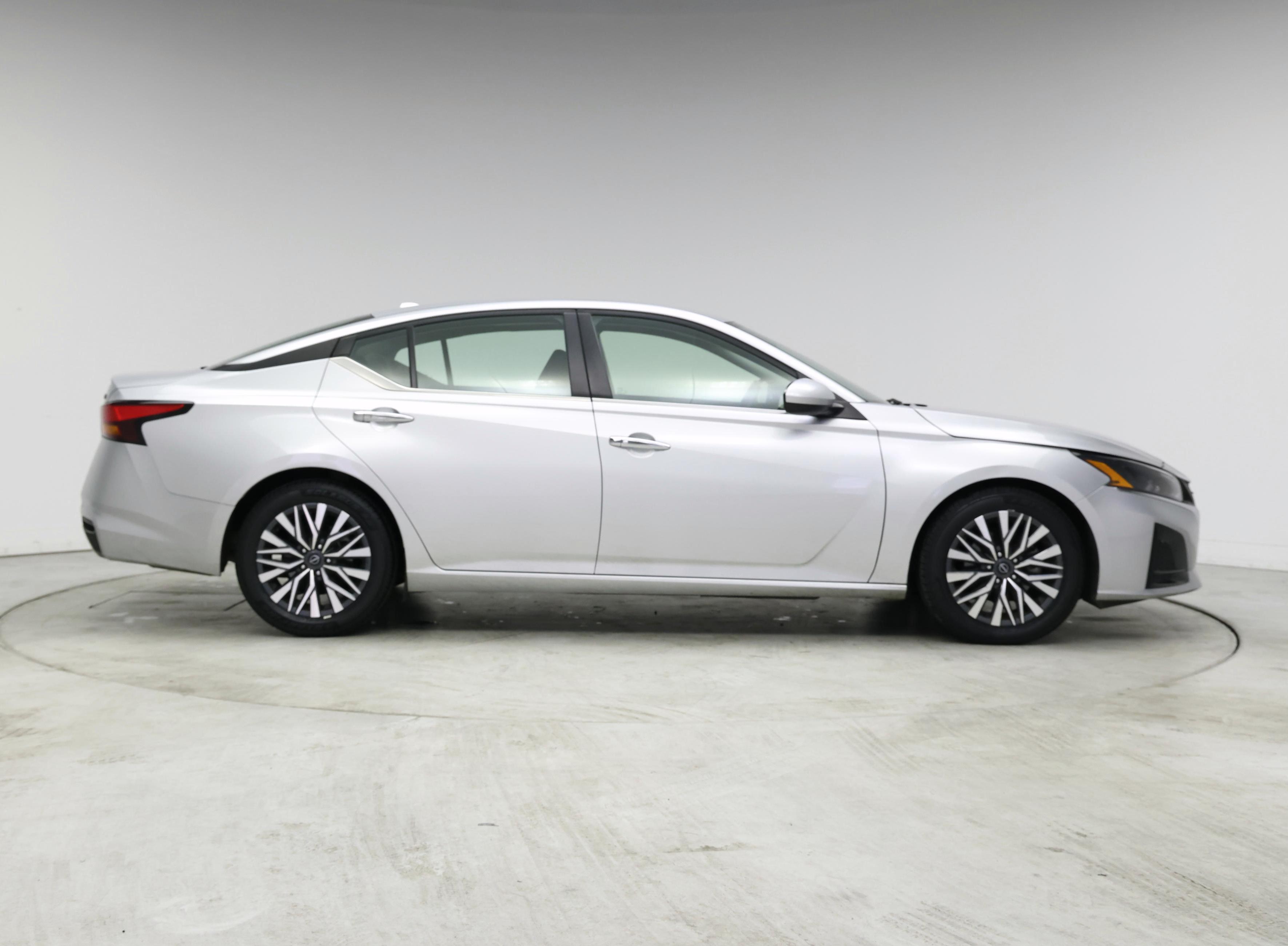 Thumbnail: 2023 Nissan Altima - 7