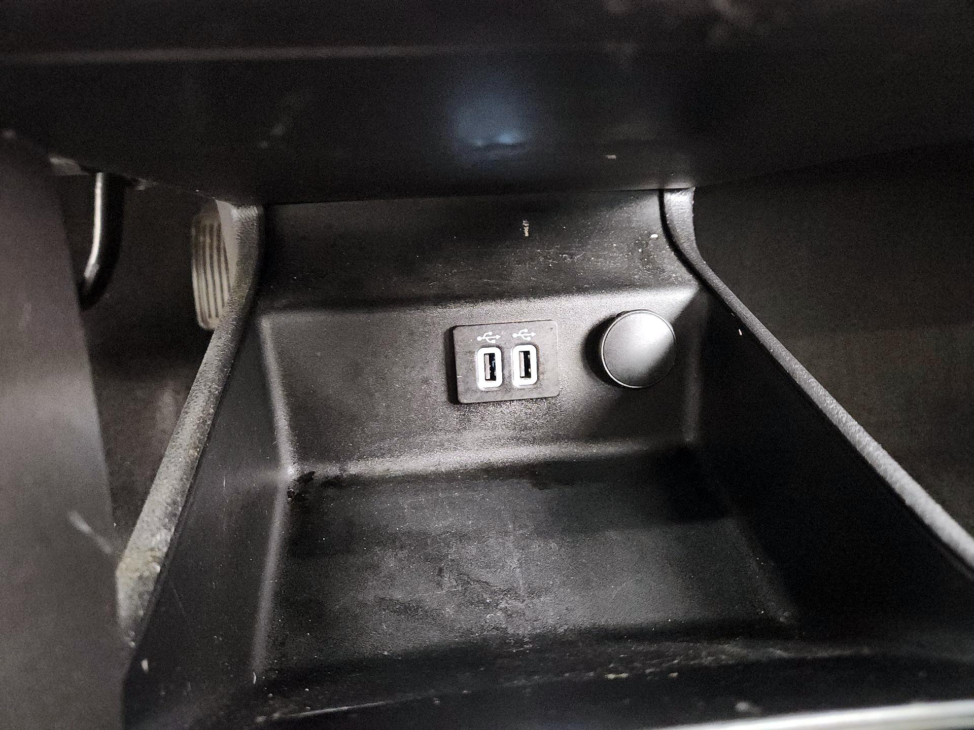 Thumbnail: 2020 Ford Fusion - 18