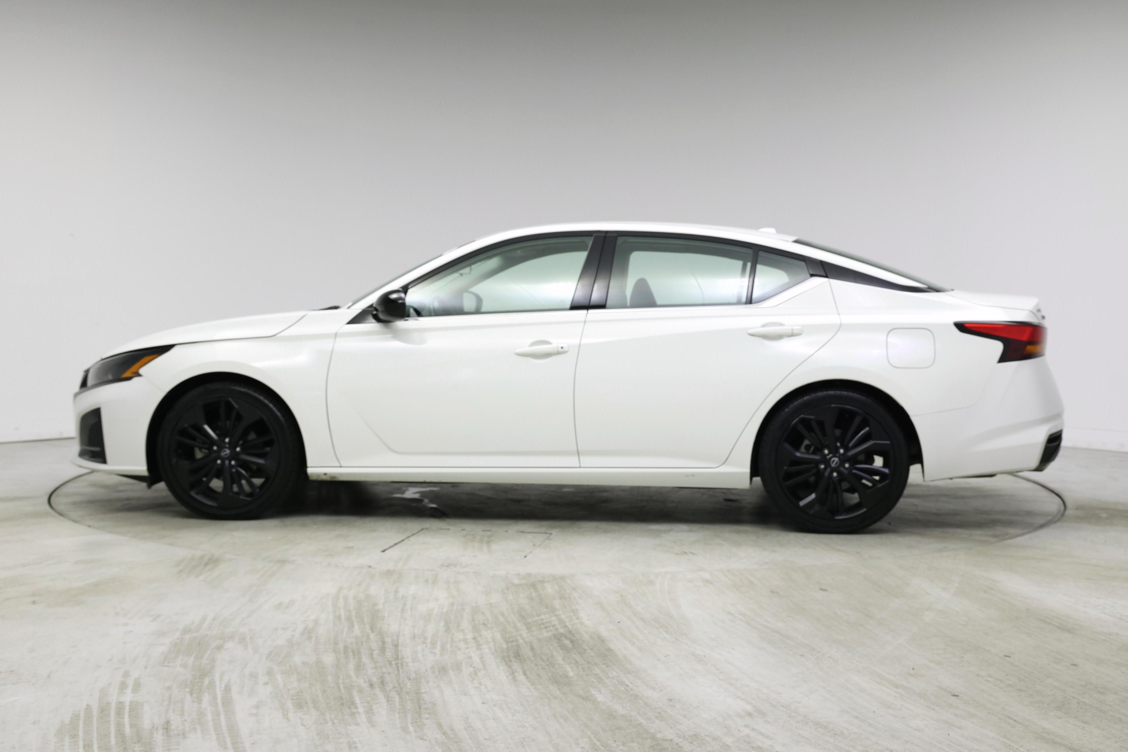 Thumbnail: 2023 Nissan Altima - 3