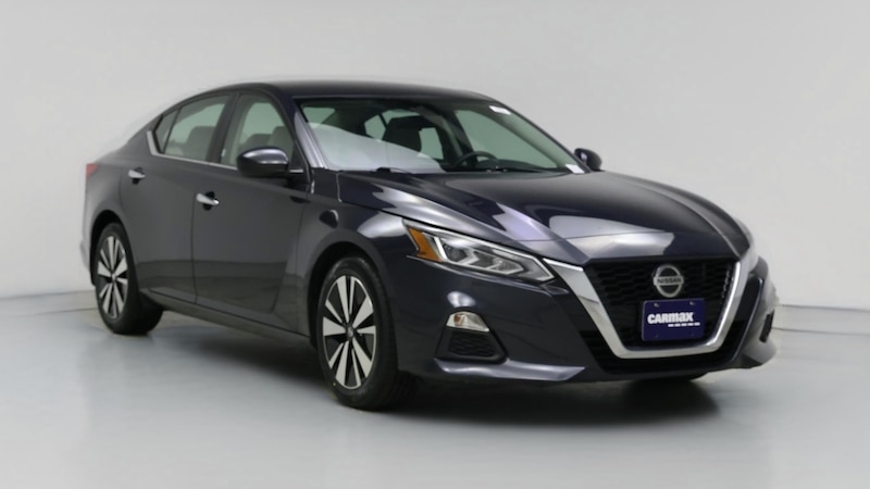 2022 Nissan Altima SV Hero Image