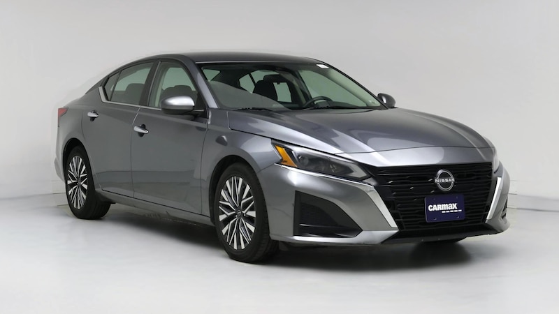 2023 Nissan Altima SV Hero Image