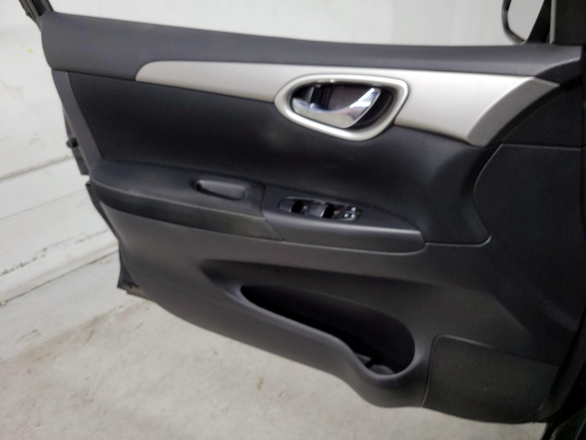 Thumbnail: 2015 Nissan Sentra - 12