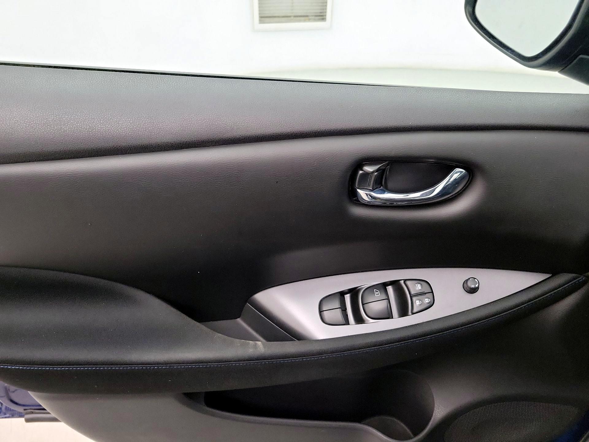 Thumbnail: 2021 Nissan Leaf - 12