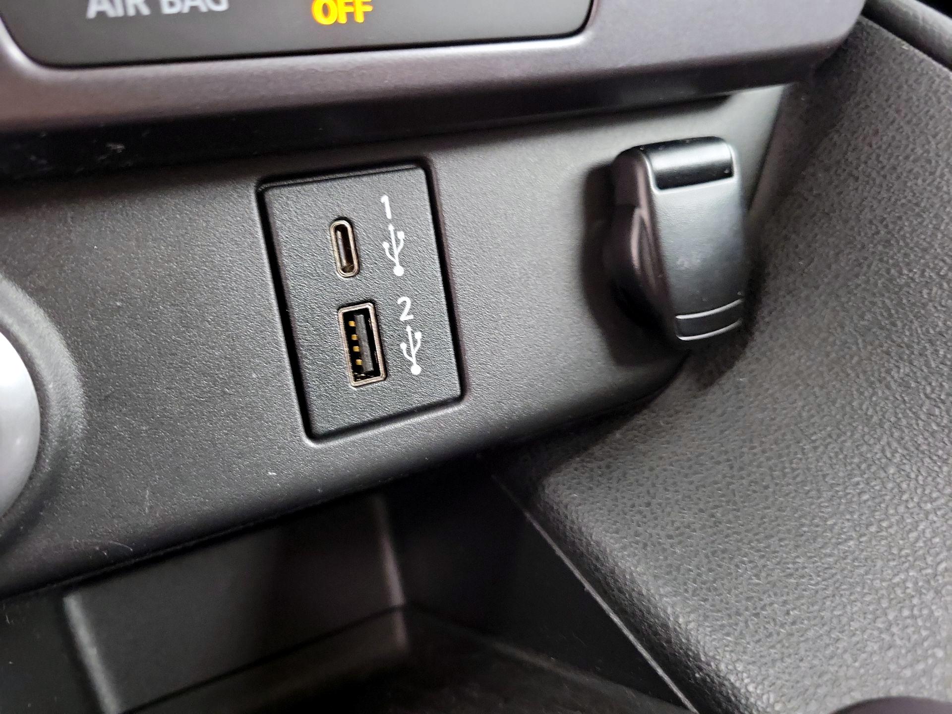Thumbnail: 2021 Nissan Leaf - 18