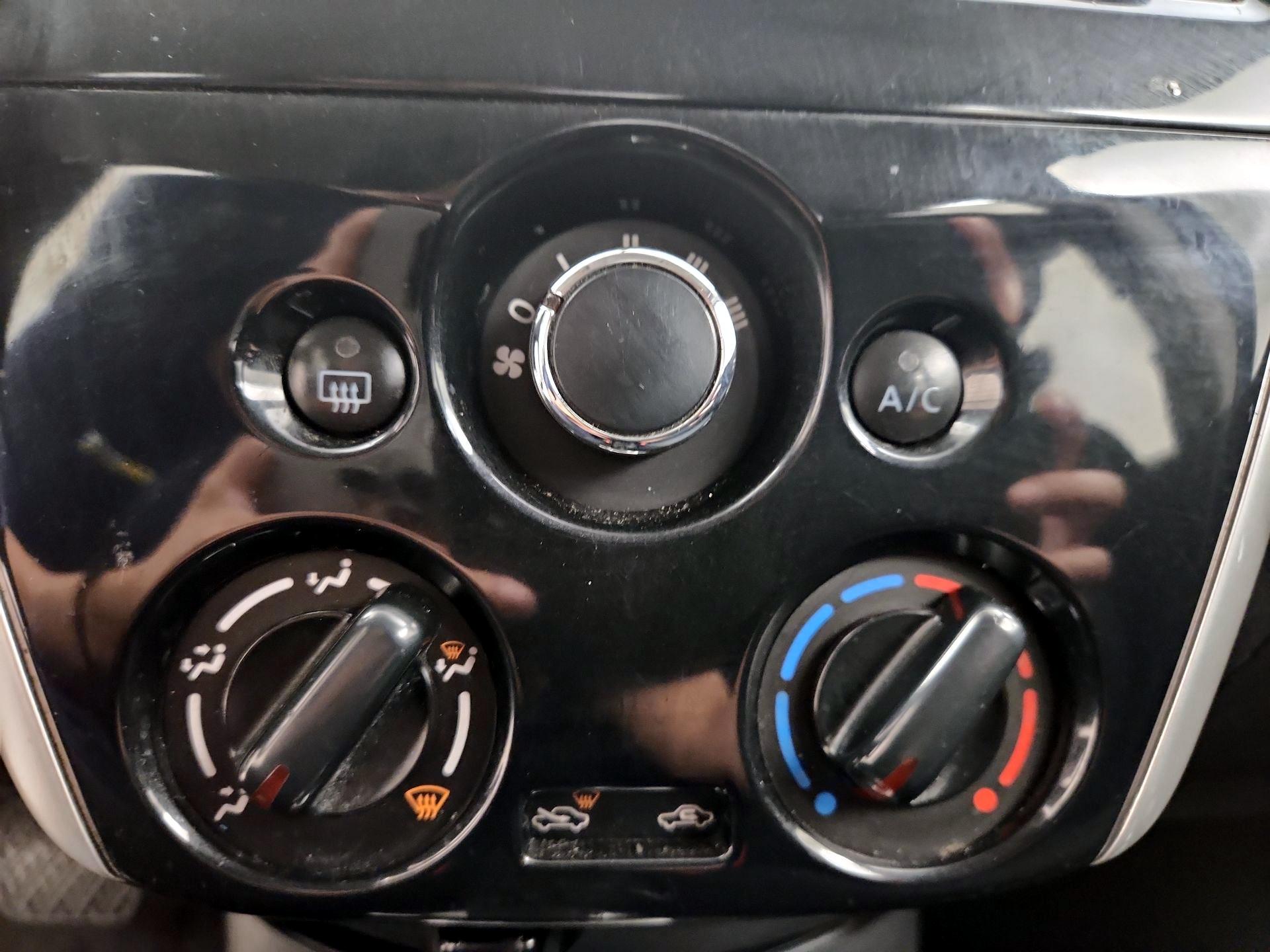 Thumbnail: 2016 Nissan Versa Note - 16