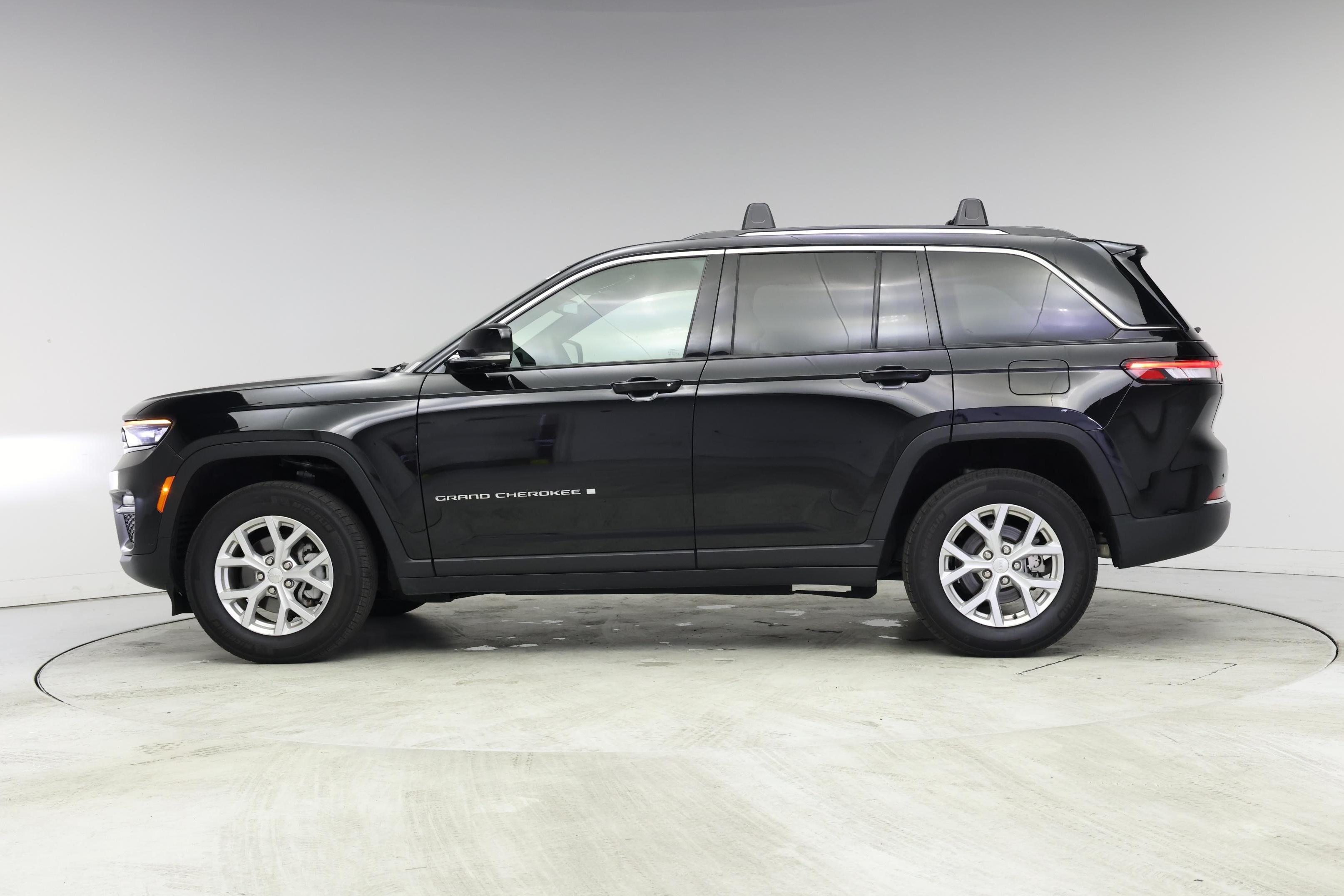 Thumbnail: 2023 Jeep Grand Cherokee - 3