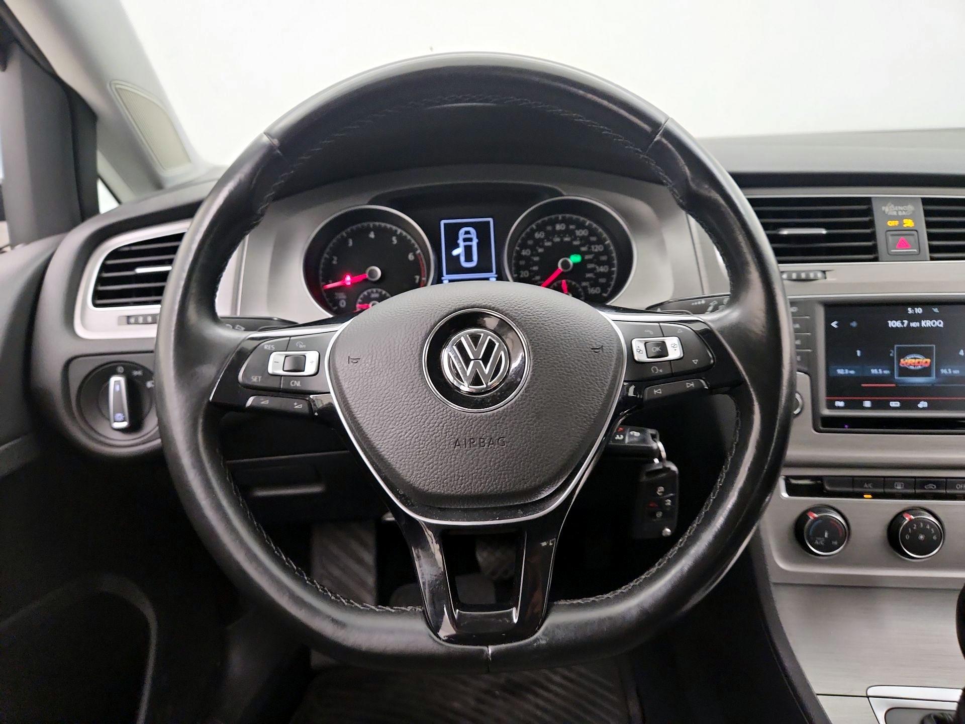 Thumbnail: 2016 Volkswagen Golf - 10
