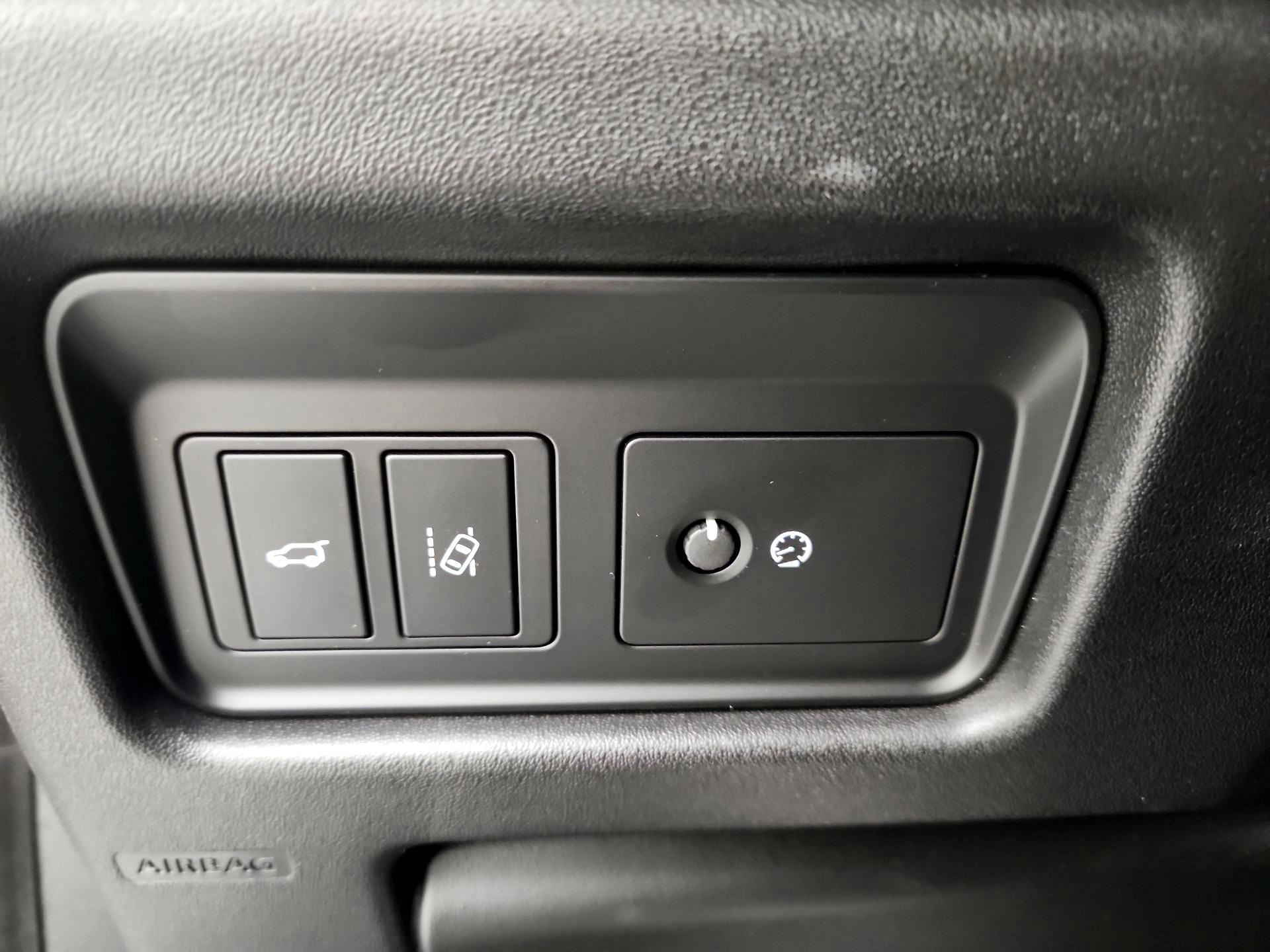 Thumbnail: 2019 Land Rover Discovery Sport - 13