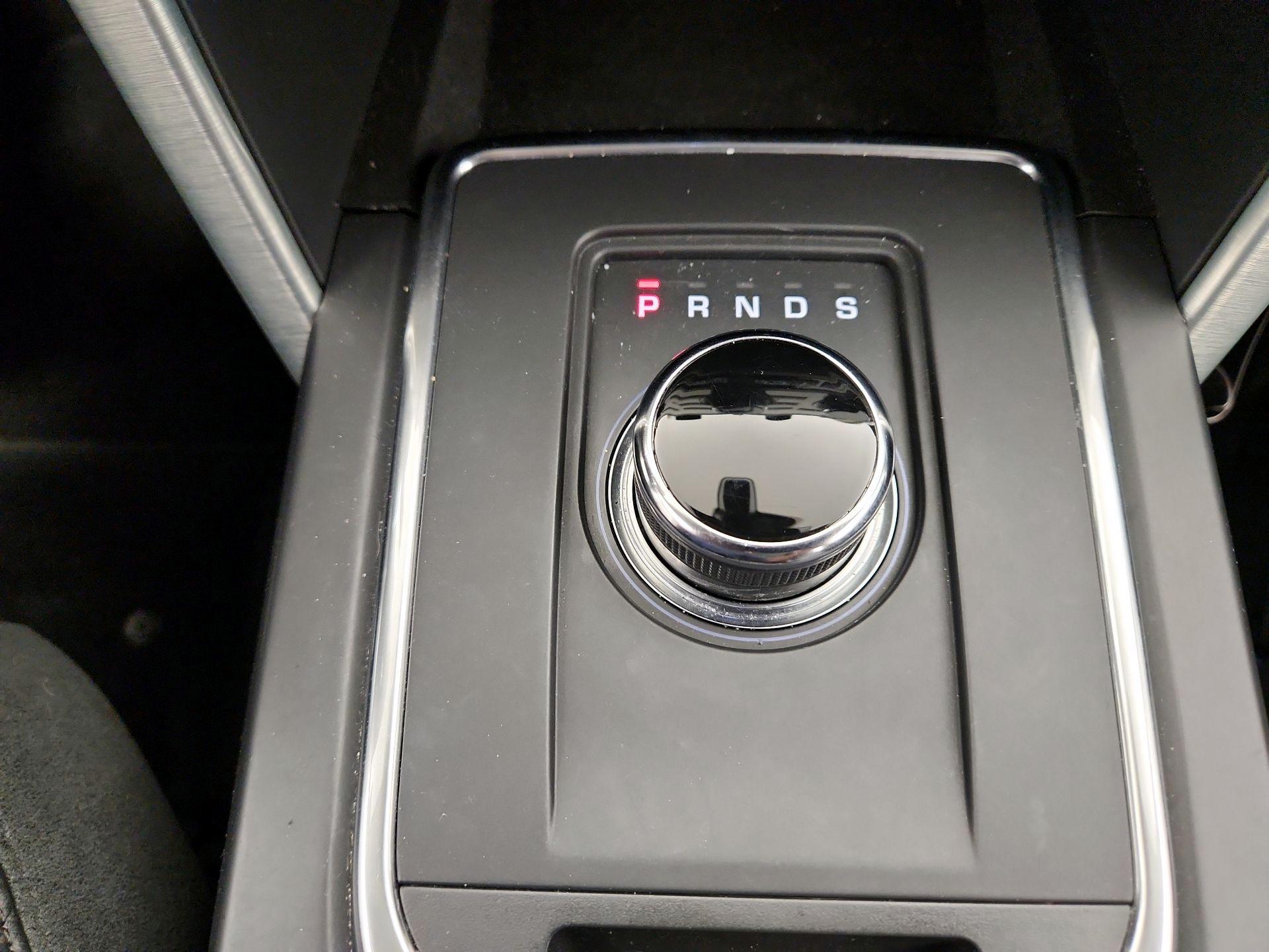 Thumbnail: 2019 Land Rover Discovery Sport - 17