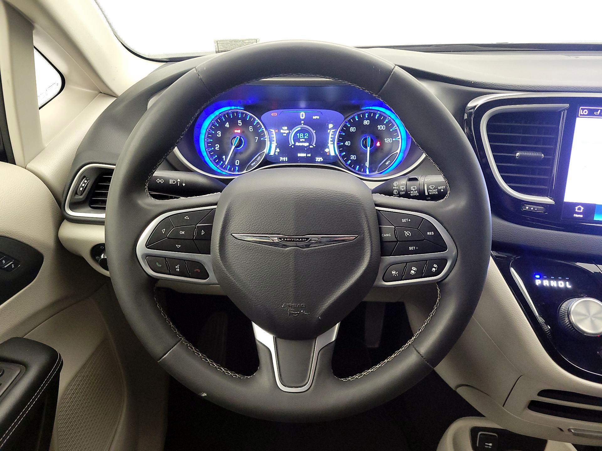 Thumbnail: 2023 Chrysler Pacifica - 10