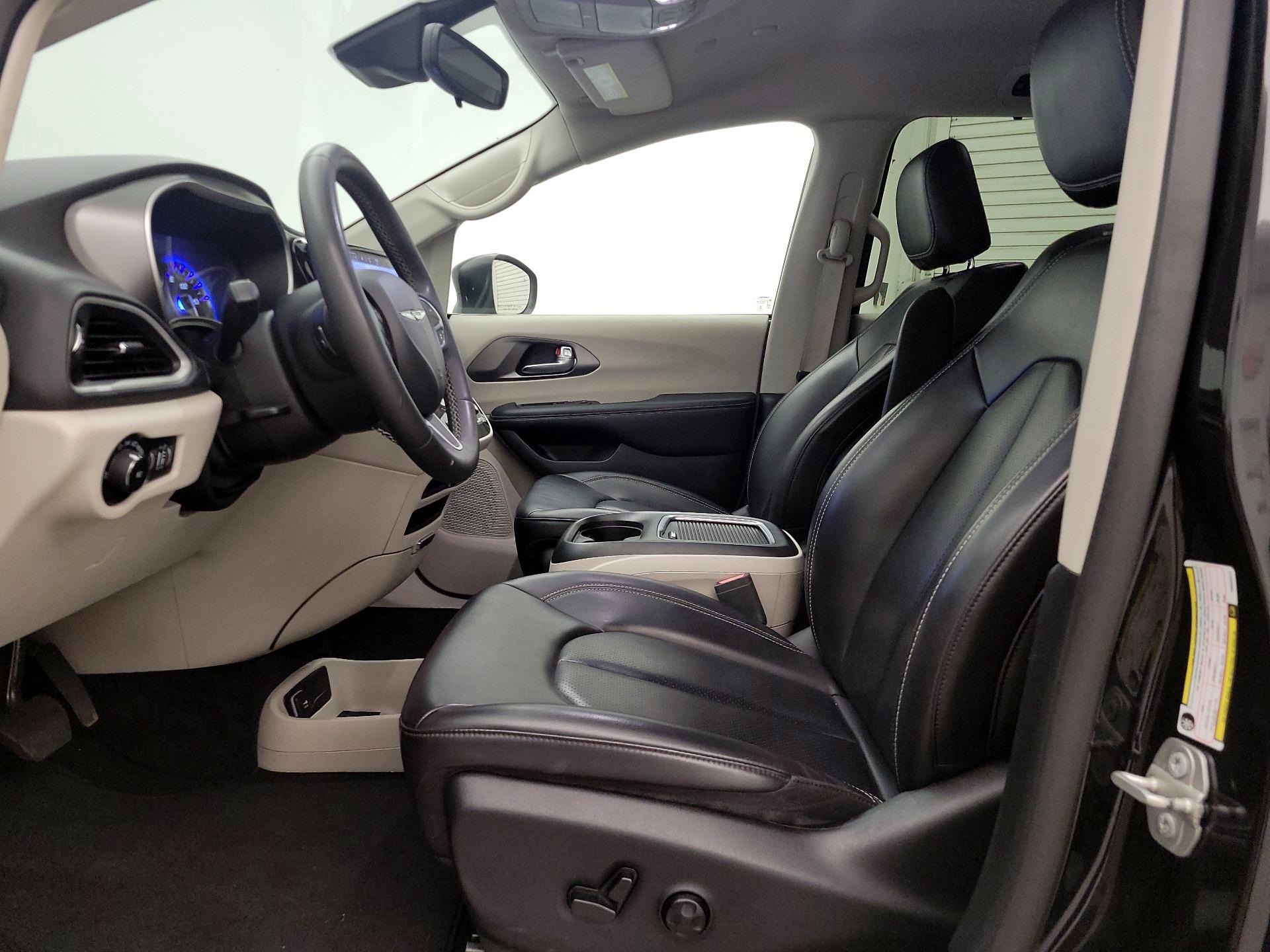 Thumbnail: 2023 Chrysler Pacifica - 11