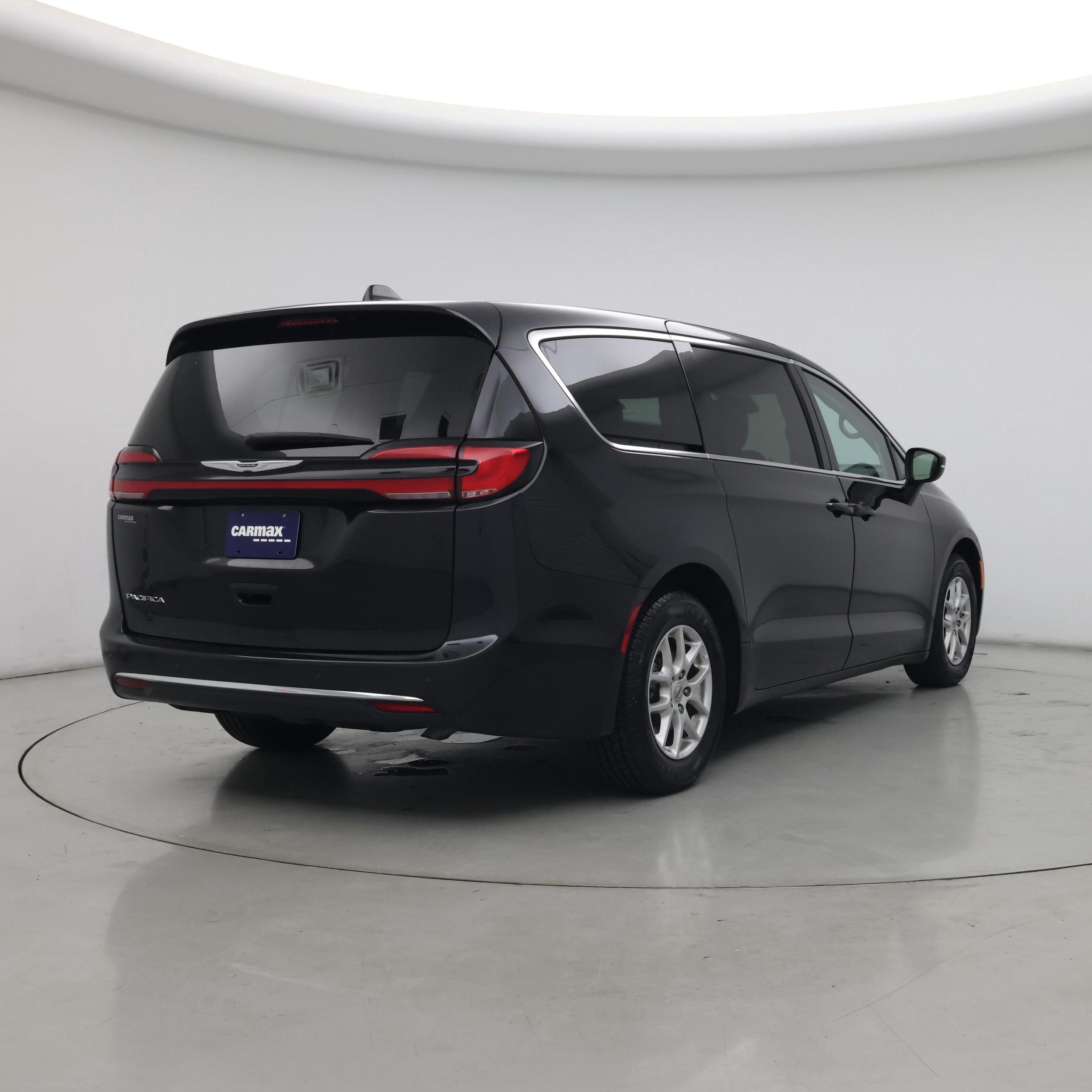 Thumbnail: 2023 Chrysler Pacifica - 8