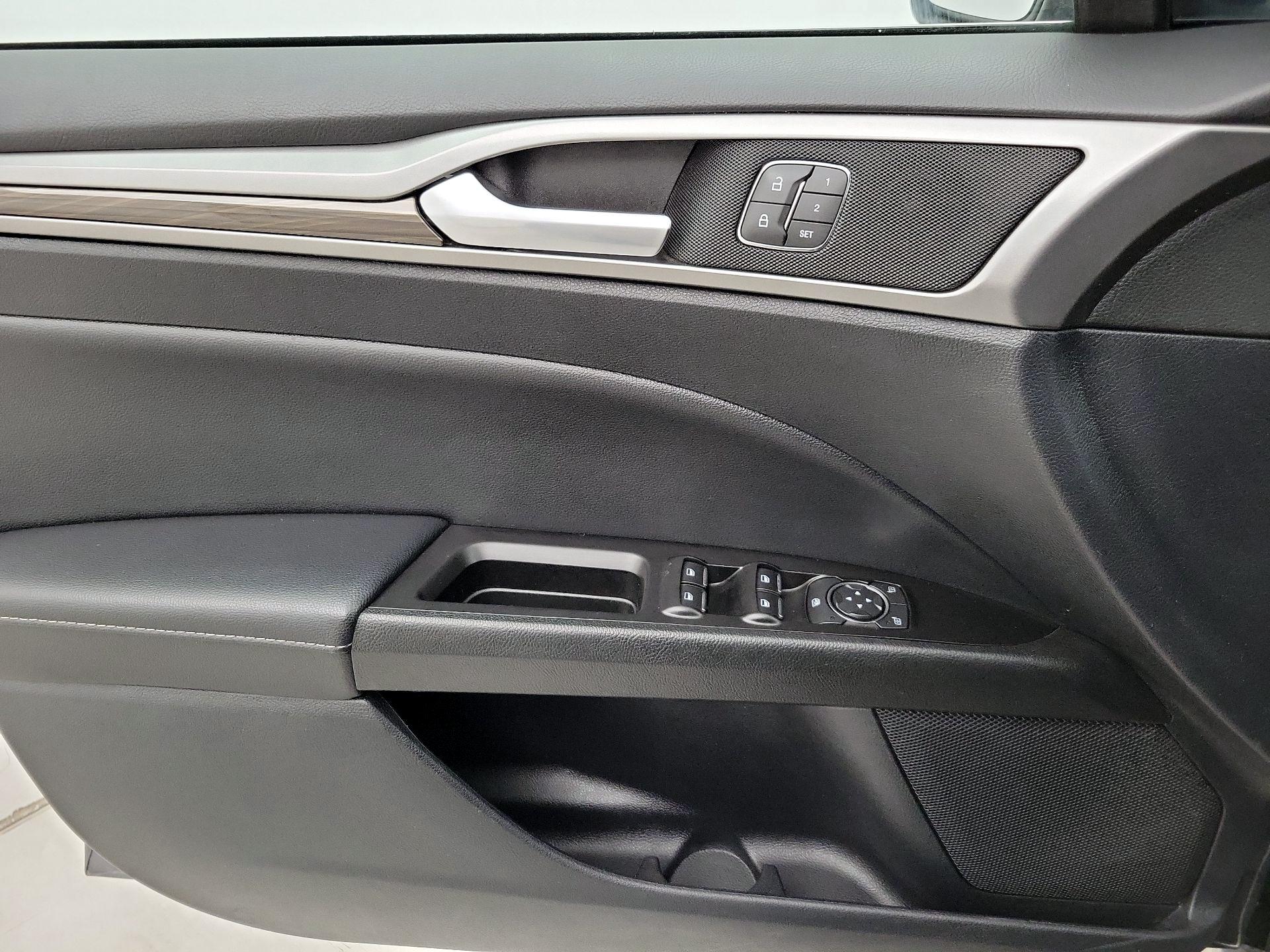 Thumbnail: 2018 Ford Fusion - 12