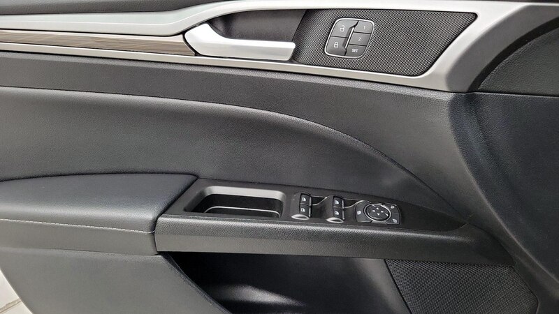 2018 Ford Fusion SE 12