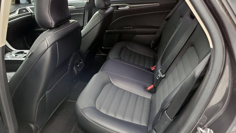 2018 Ford Fusion SE 21