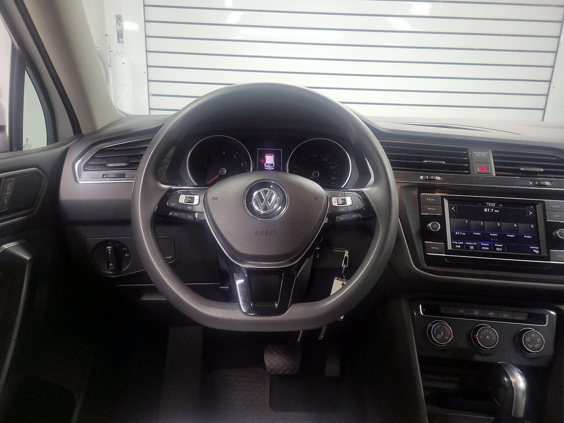 Thumbnail: 2021 Volkswagen Tiguan - 10